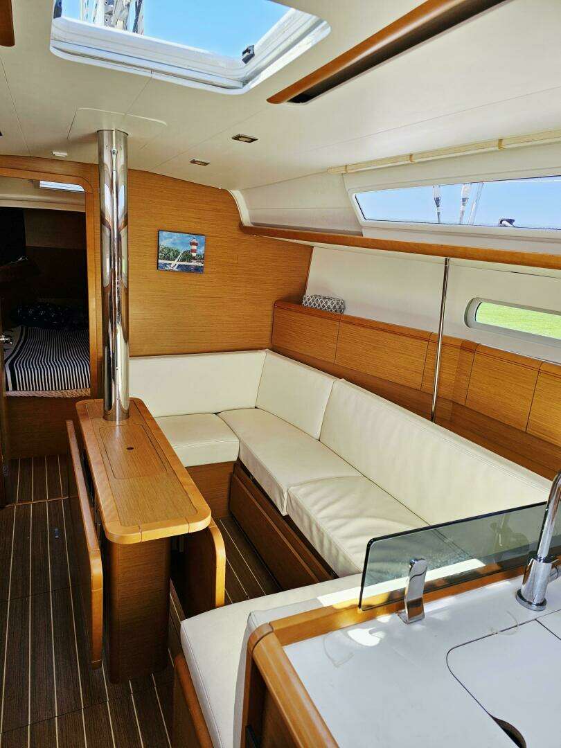 2016 Jeanneau 379 - Image 7
