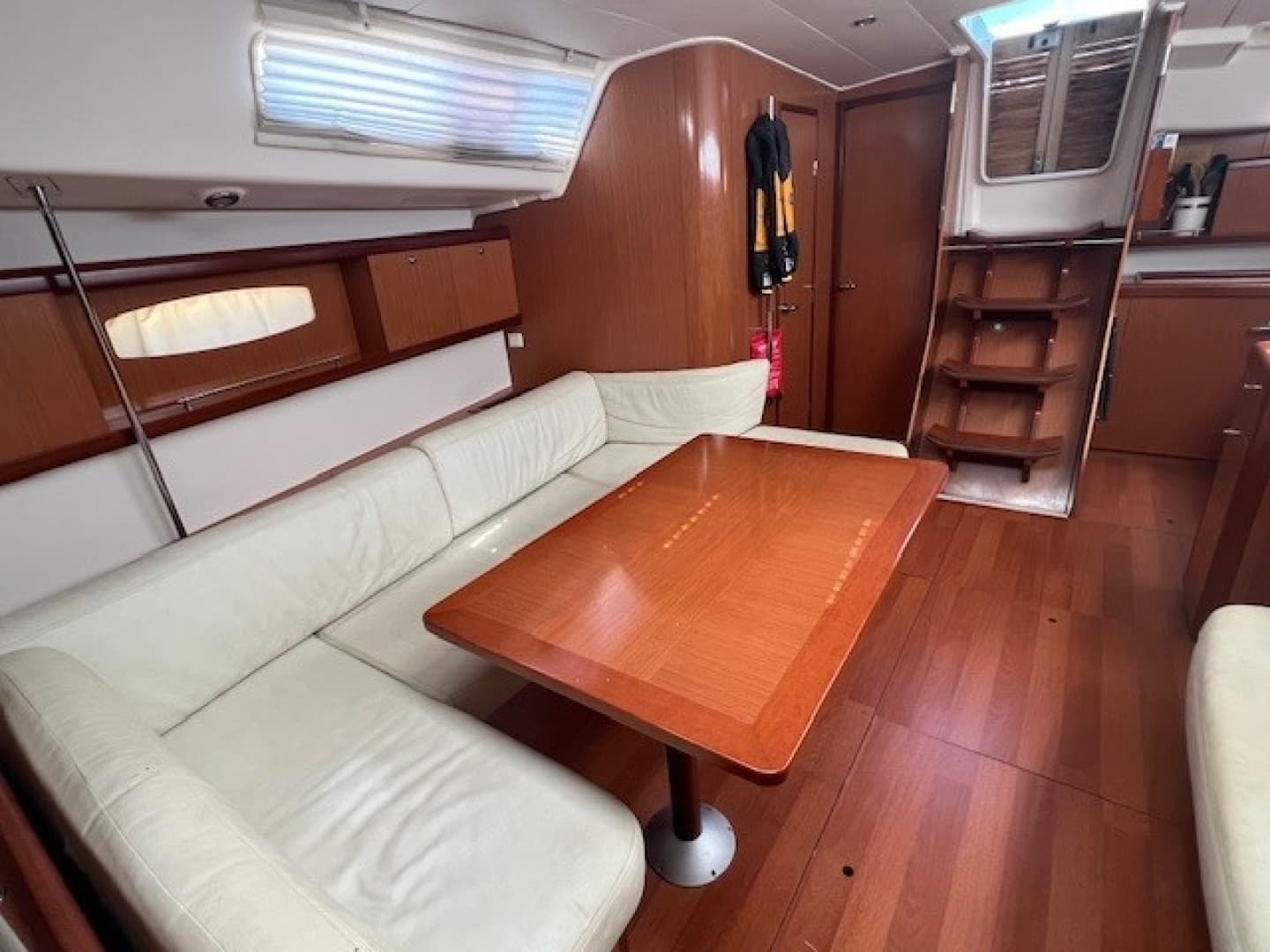 2009 Beneteau Oceanis 43 - Image 23