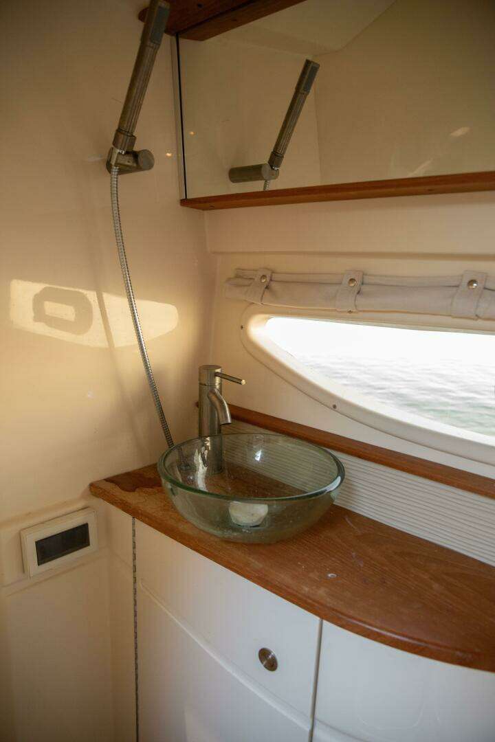 2016 Sea Ray 350 Sundancer - Image 105