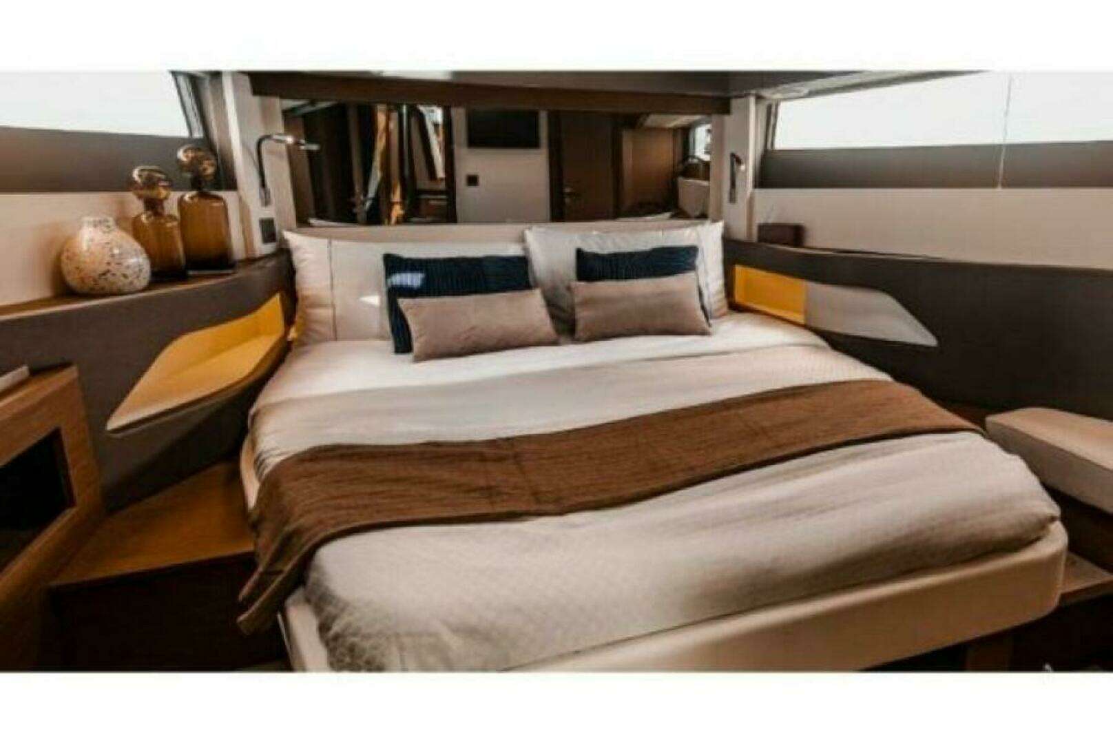 2026 Wellcraft 44 Explorer - Image 4