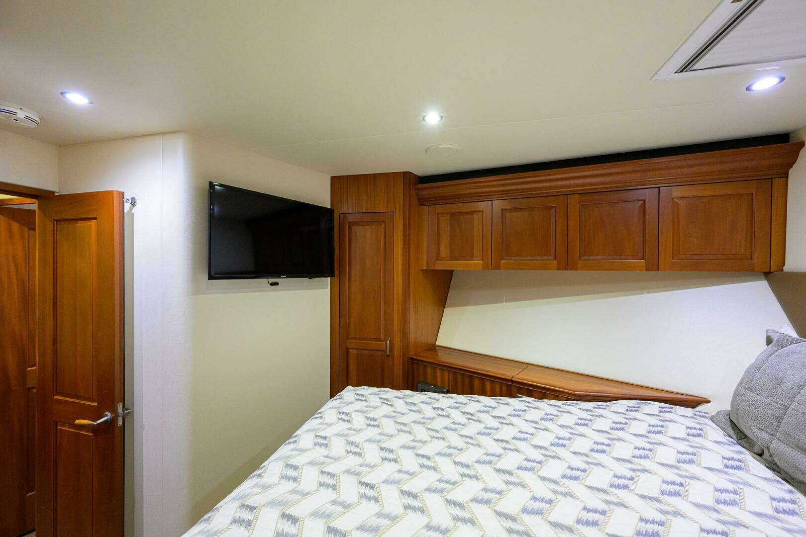 2013 Hatteras GT63 - Image 17