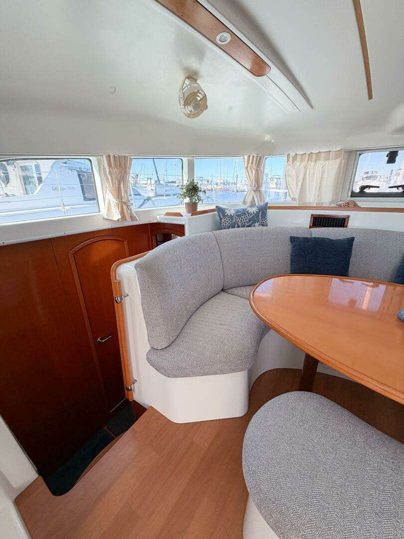 2005 Lagoon 380S - Image 29