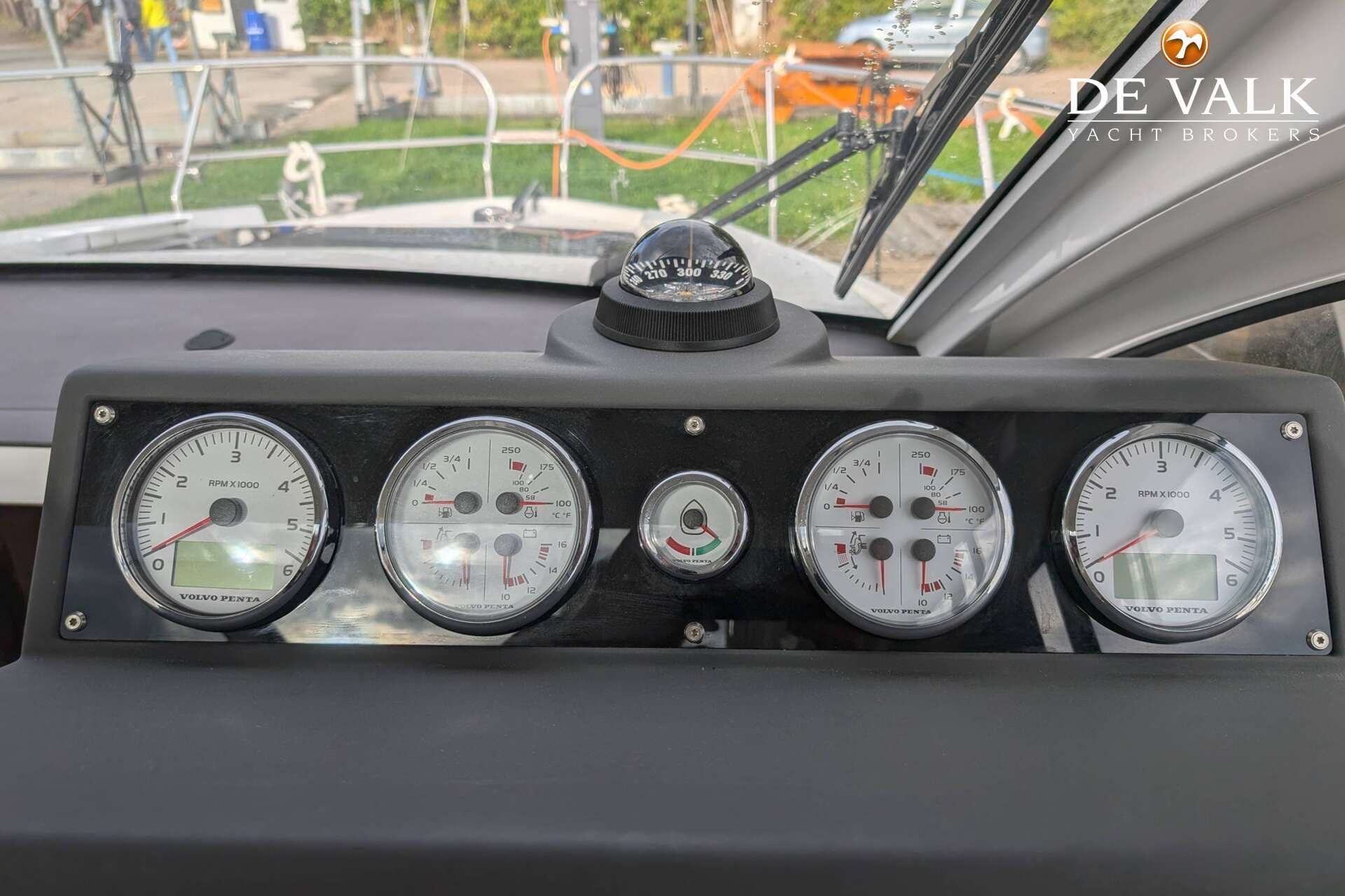 2018 Sealine C330 - 25