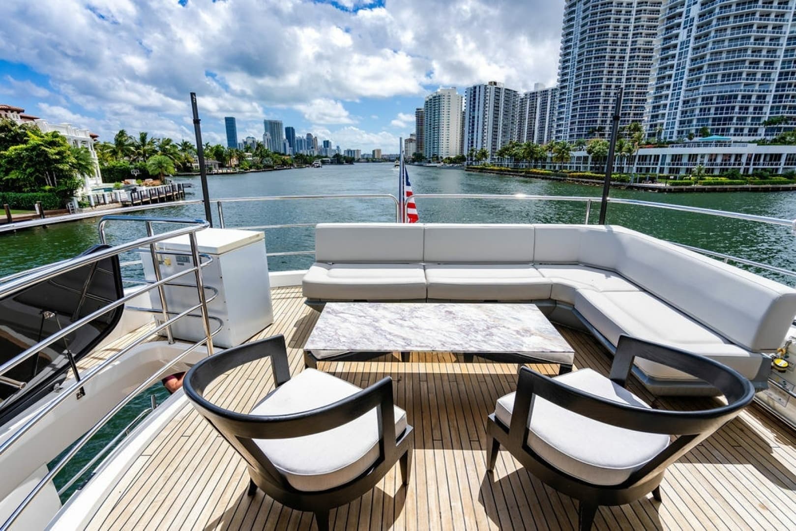 2019 Sunseeker 95 Motor Yacht - Image 20