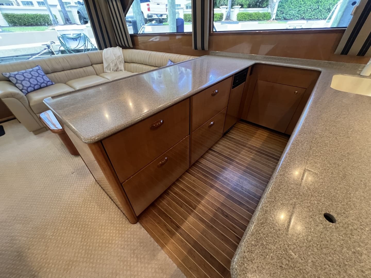2003 Viking 52 Convertible - Image 25