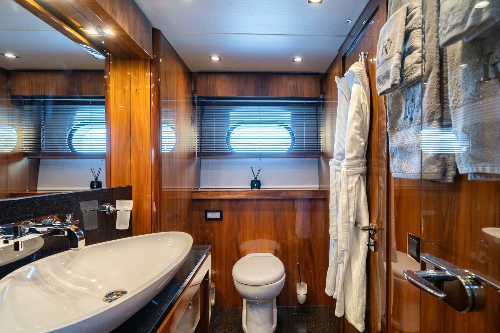 2014 Sunseeker Sunseeker 115 Sport Yacht - Image 21