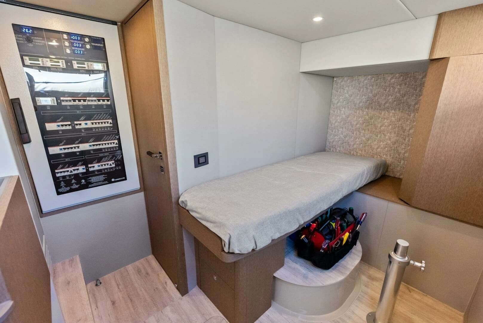 2025 Absolute 75 Navetta - Image 44