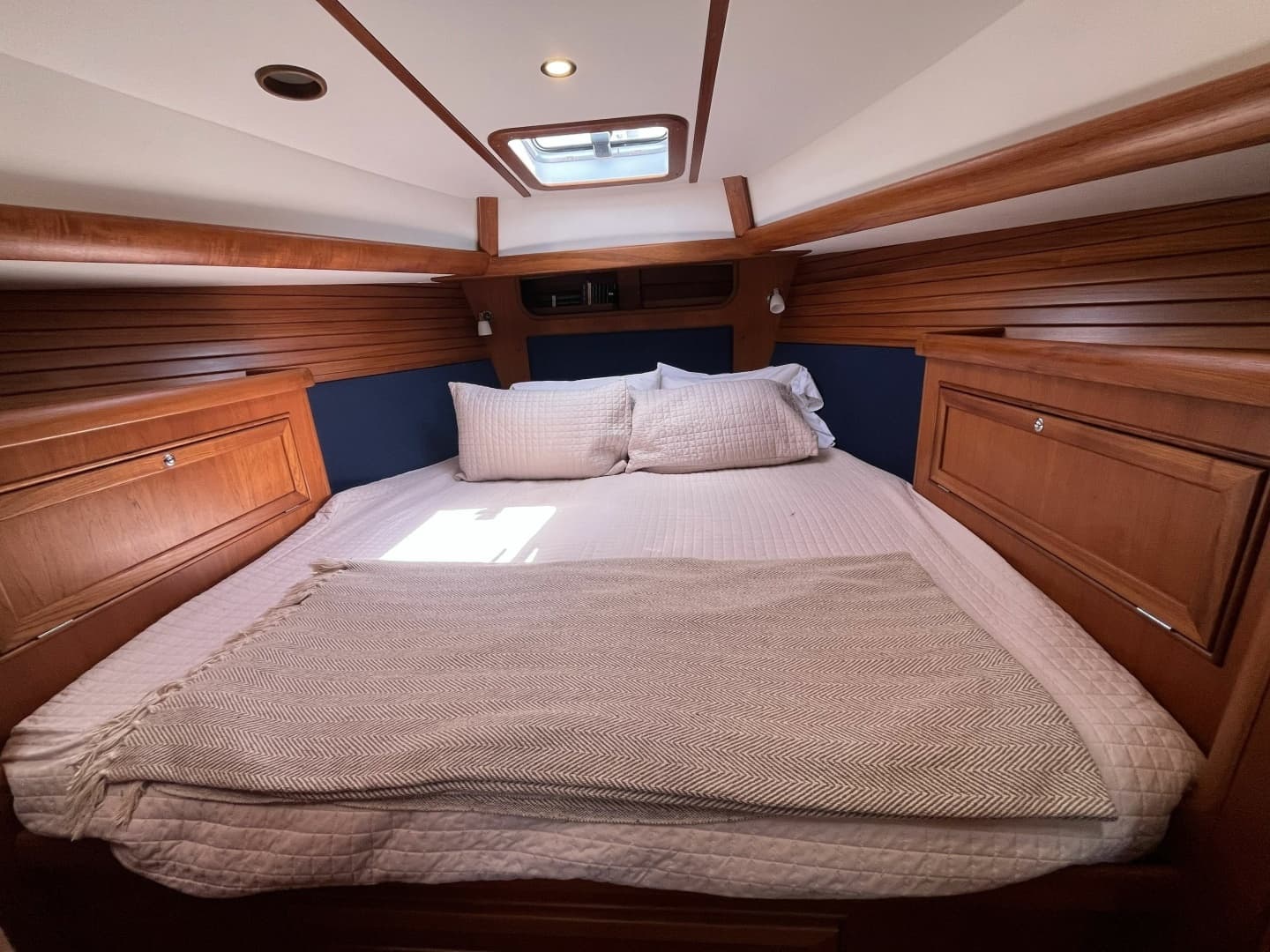 2017 Rustler 37 - Image 22