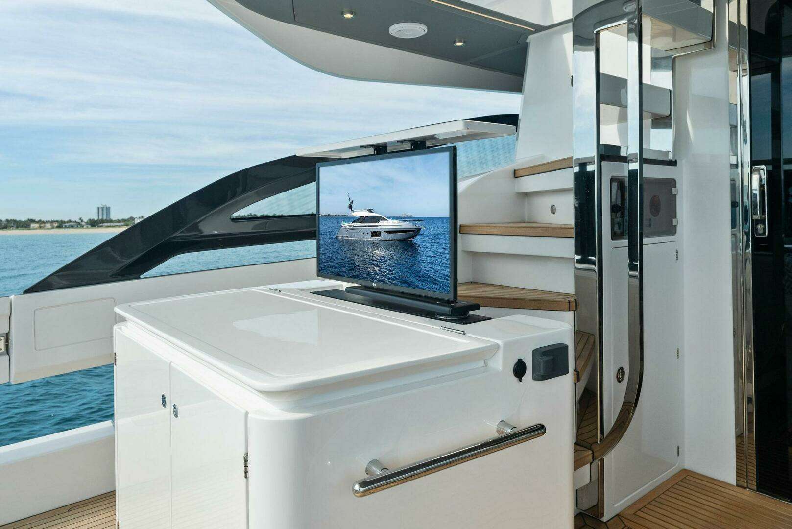 2022 Azimut S8 - Image 9