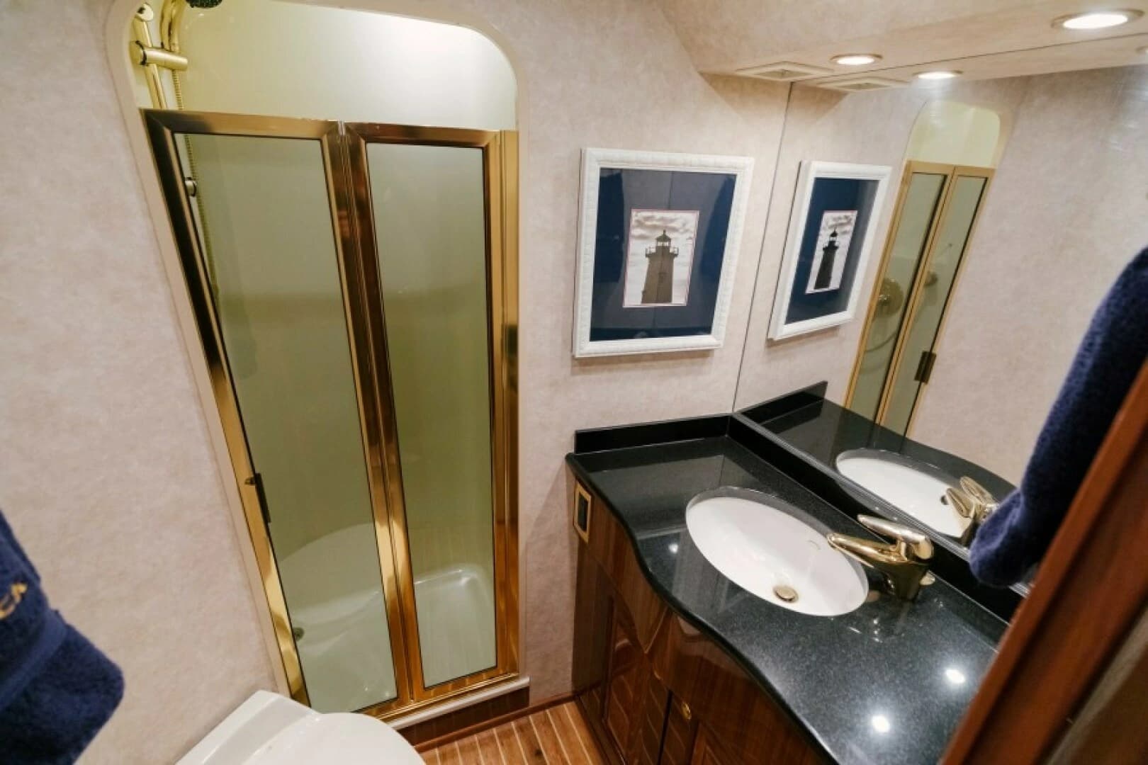 2006 Viking 74 Enclosed Bridge - Image 17