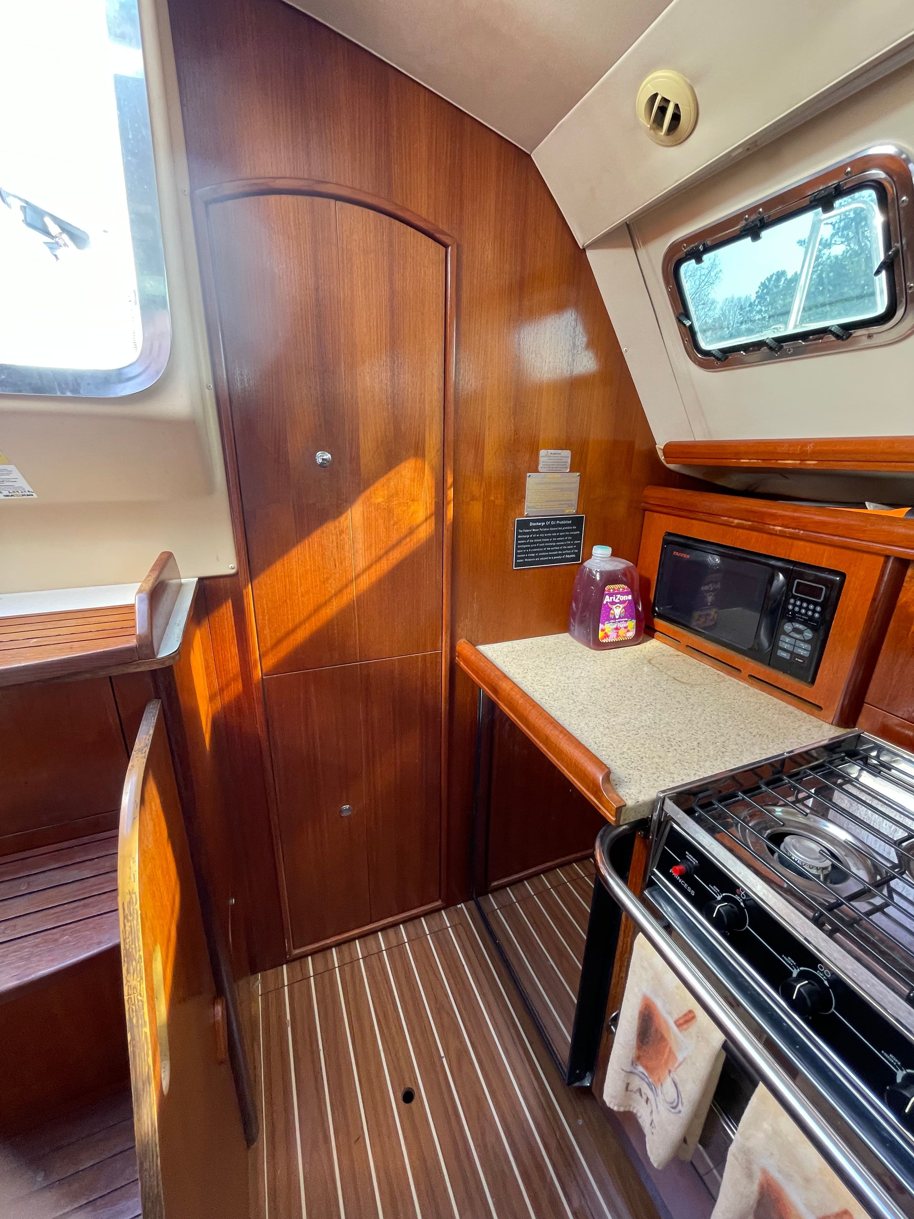 2007 Hunter 41 Deck Salon - 22