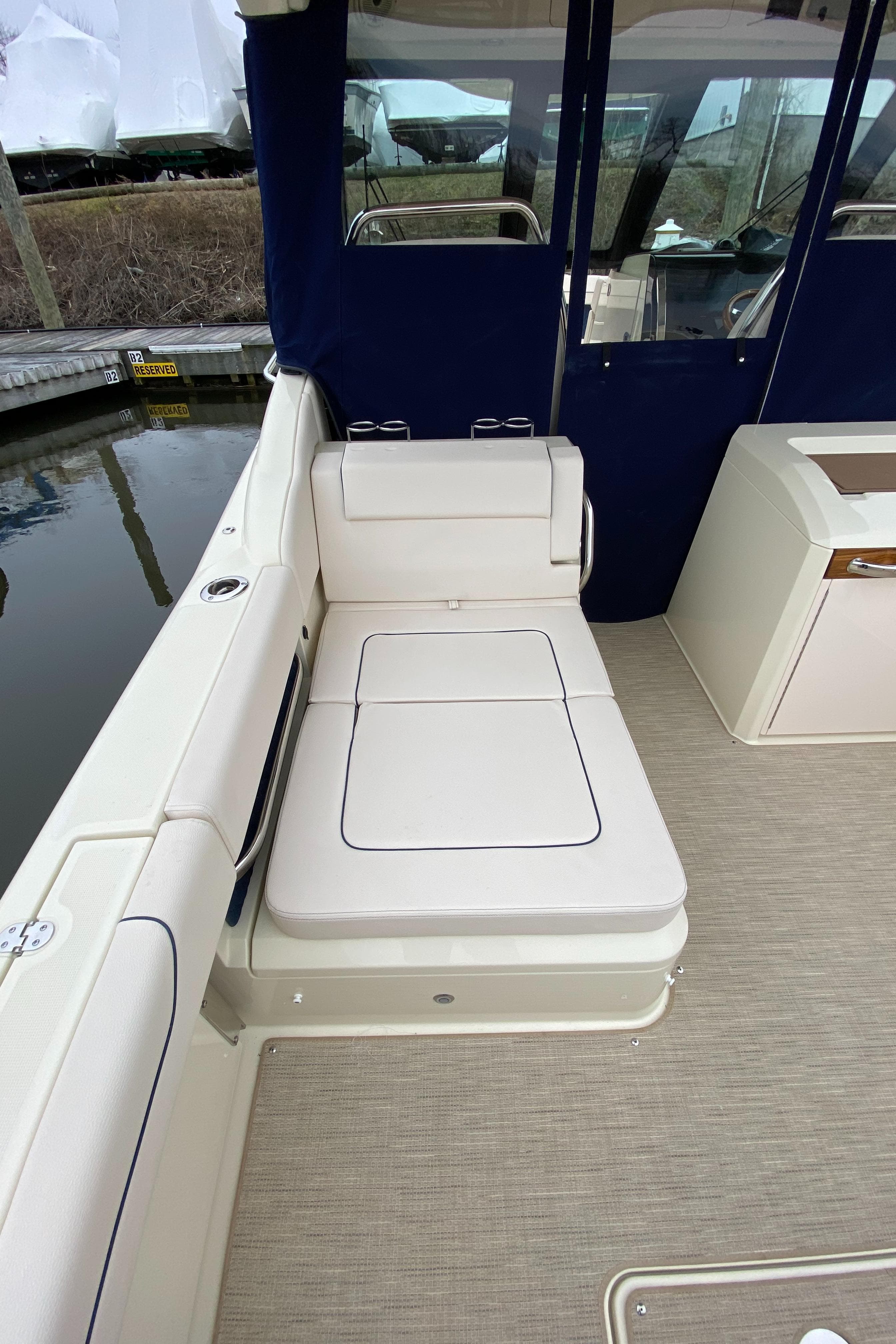 2024 Chris-Craft Calypso 32 boat interior seating area.