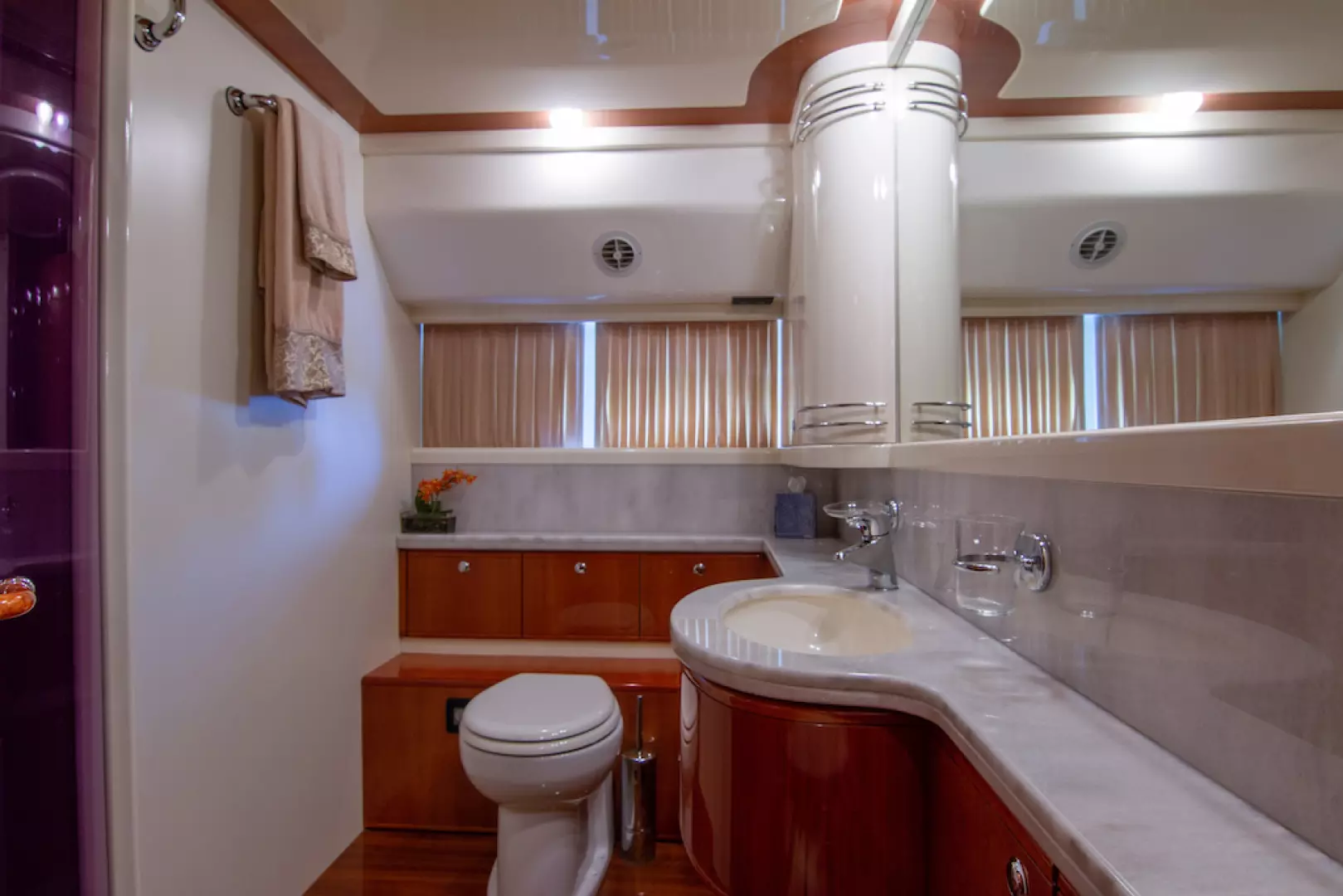 2005 Ferretti Yachts 76 - Image 47