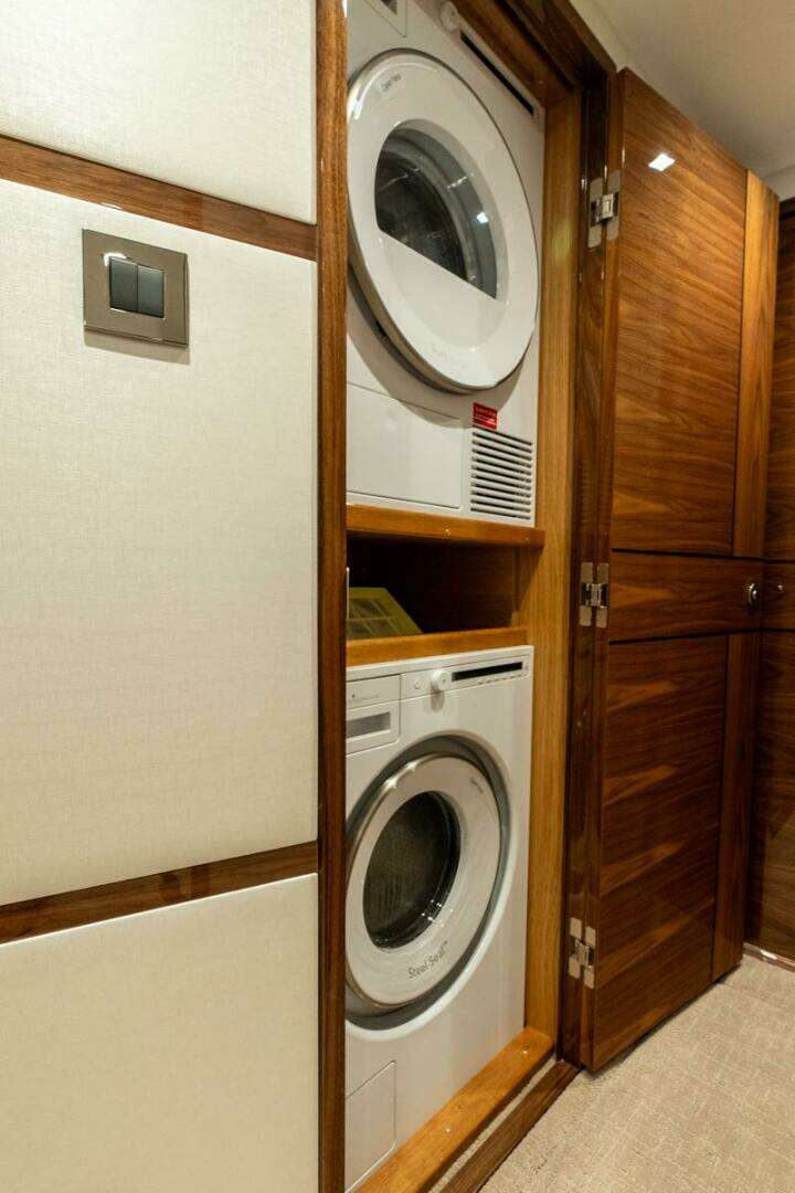 2025 Viking 64 Convertible - Image 33