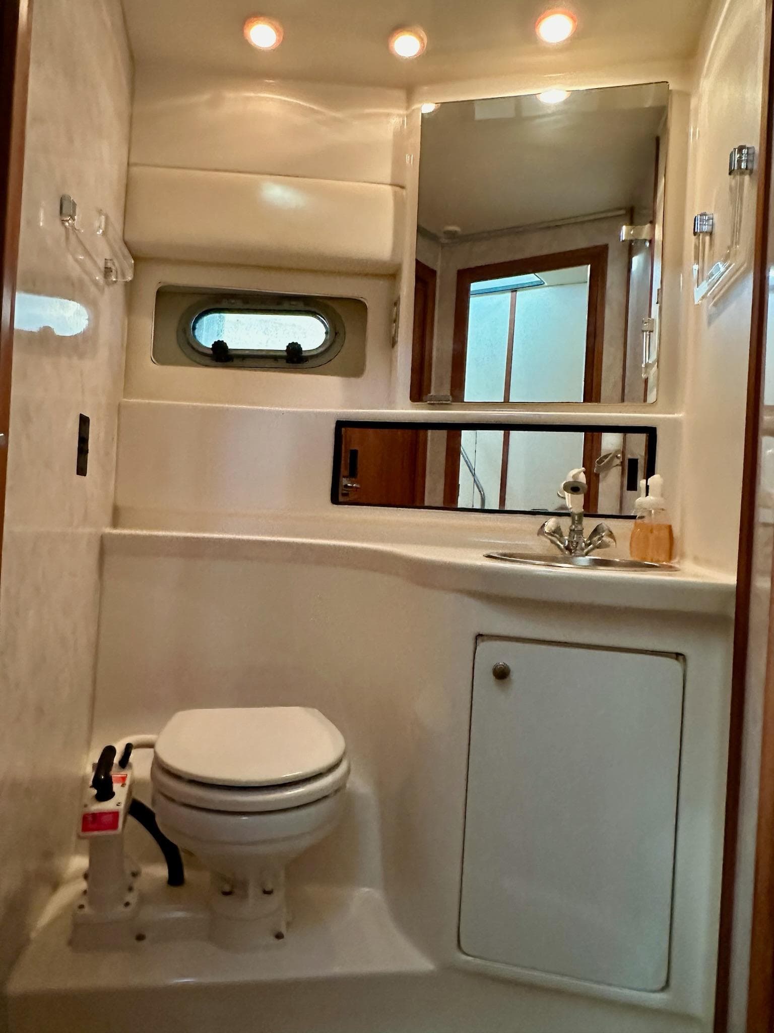 1997 Bayliner 3988 Motoryacht - 18