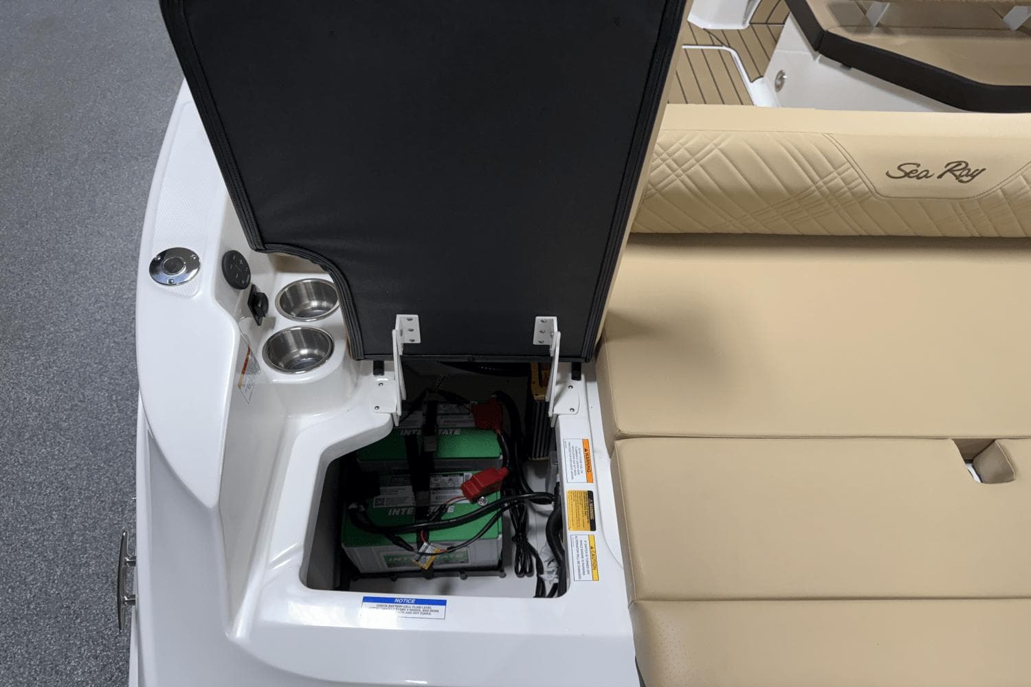 2026 Sea Ray SDX 230 Outboard - 21
