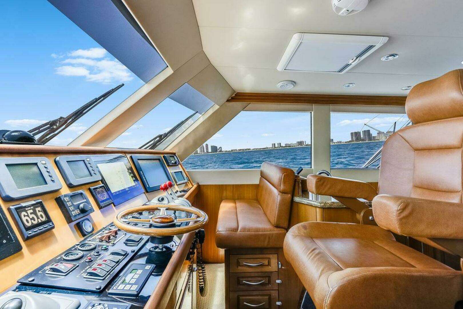 2005 Hatteras Enclosed Bridge - Image 18