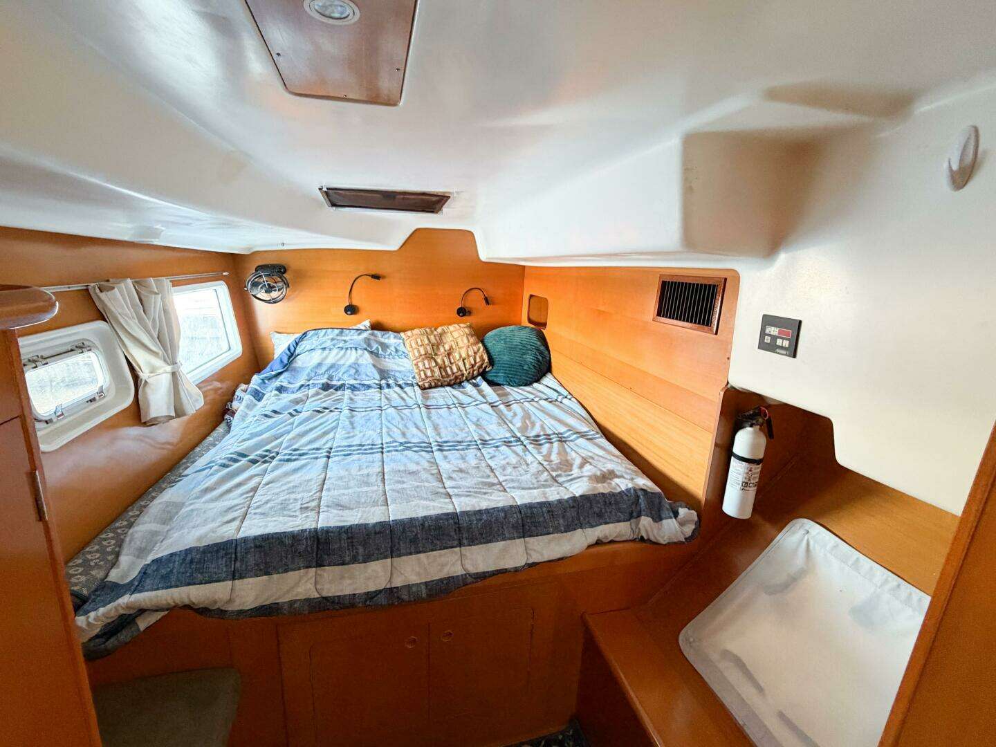 2005 Lagoon 380S - Image 37