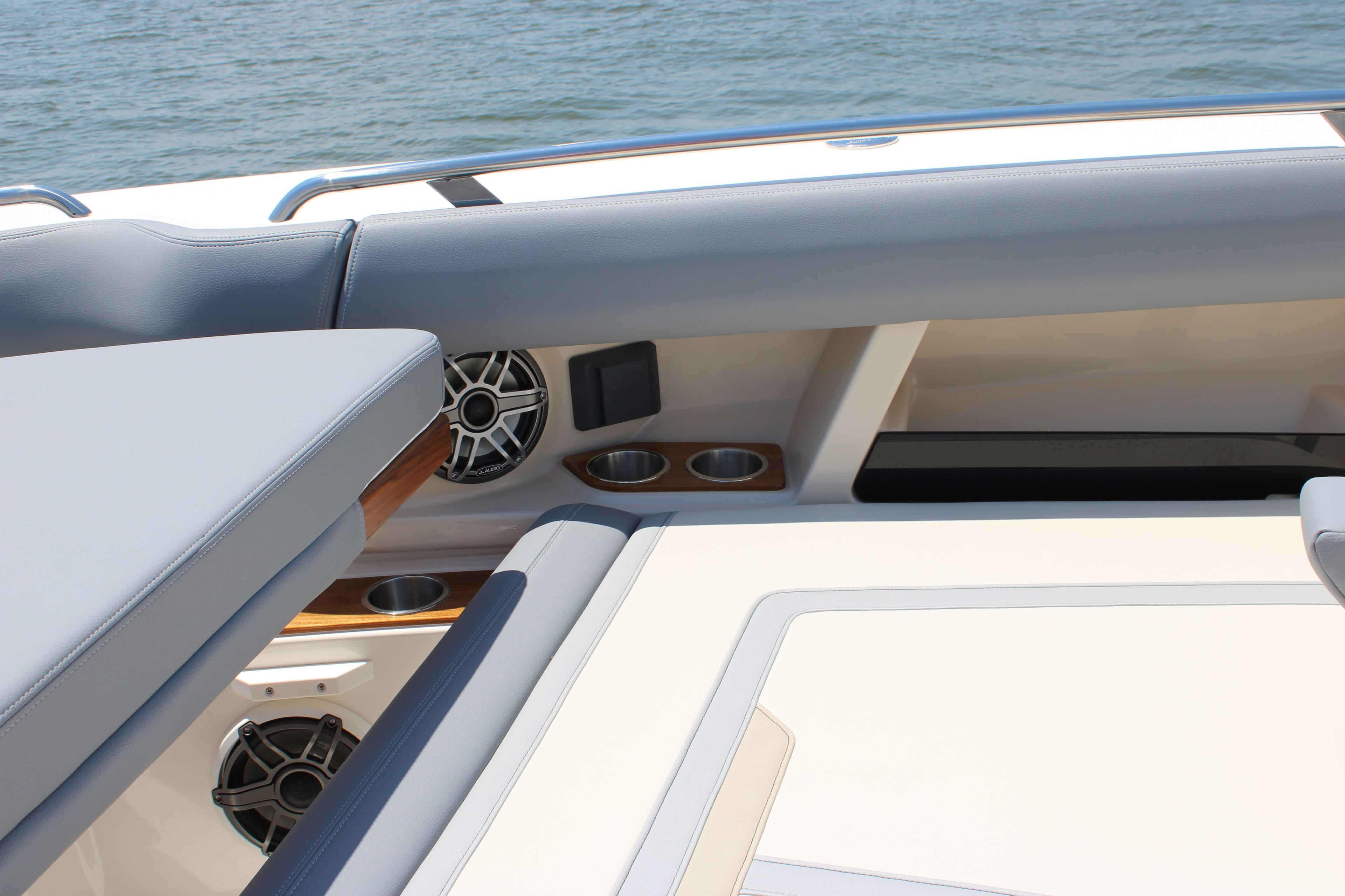 2026 Boston Whaler 350 Realm - 28