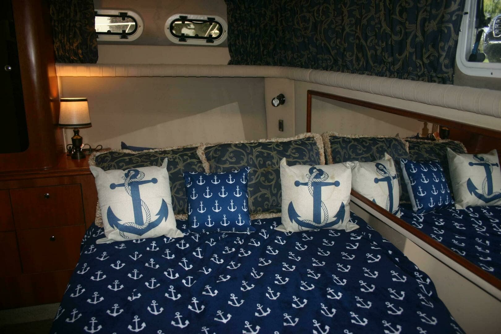 2001 Cruisers Yachts 3750 Motor Yacht - Image 31