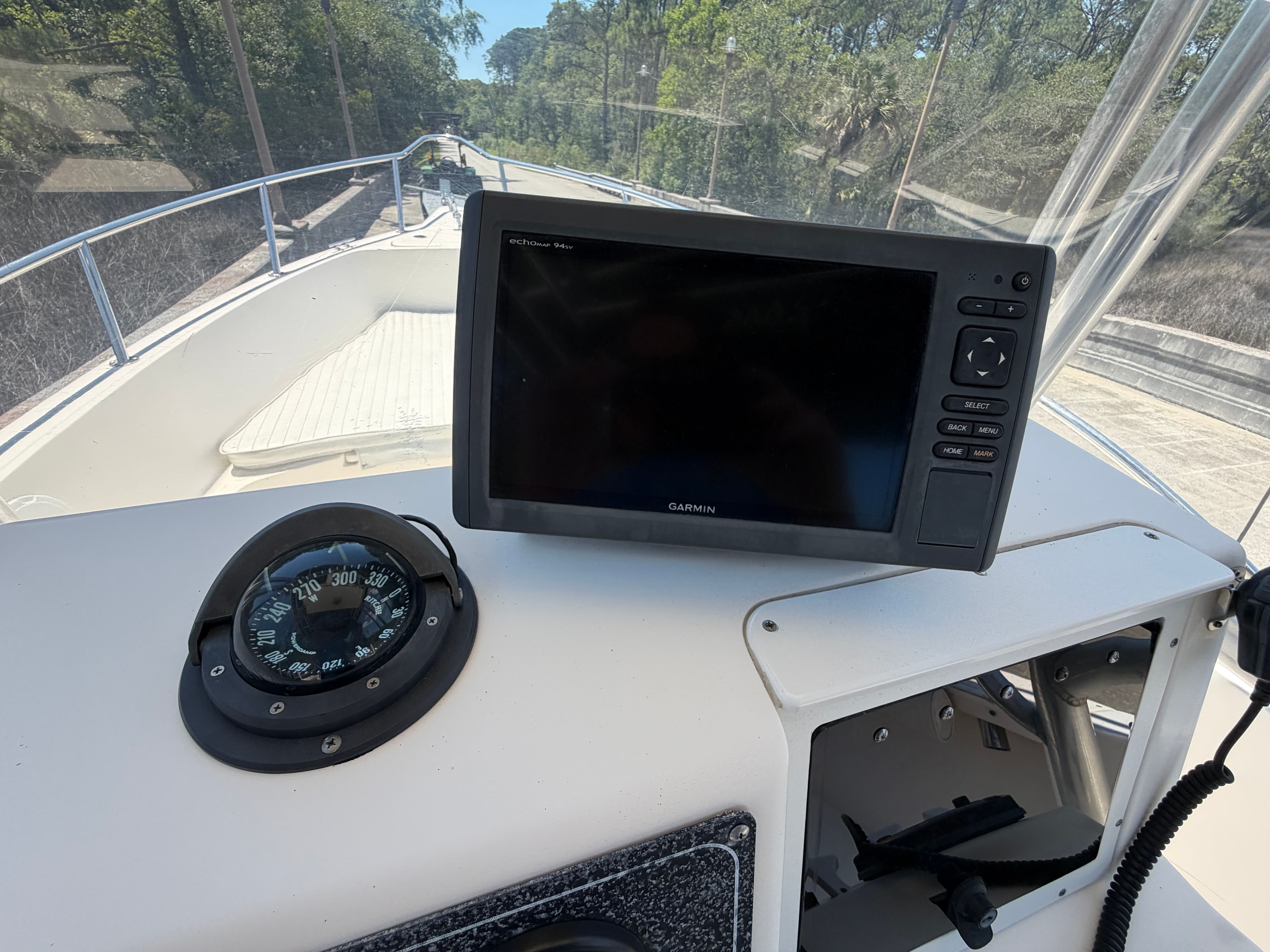 Key West 2020 Center Console with Garmin navigation and compass, year 2004.