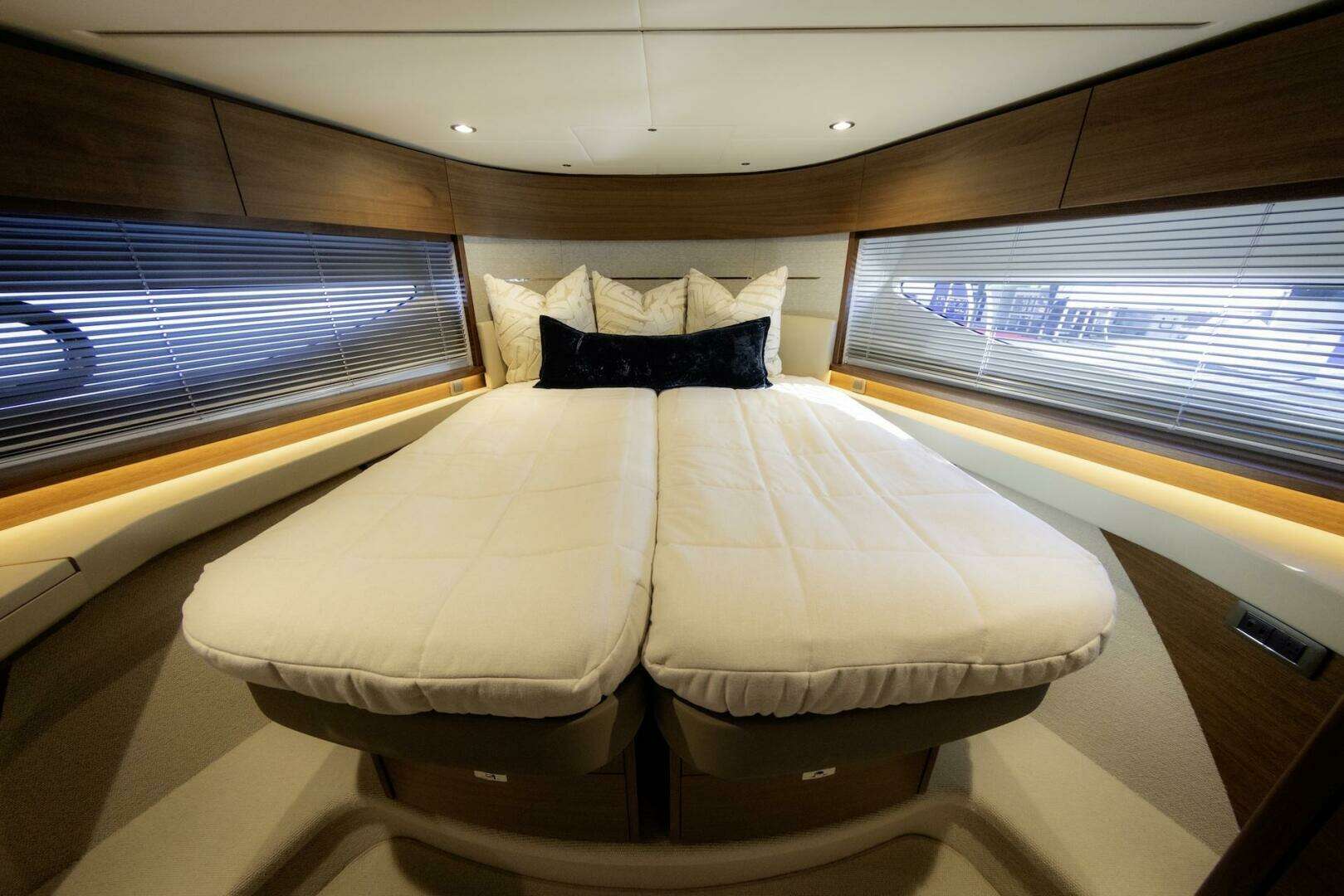 2026 Princess V55 - Image 31
