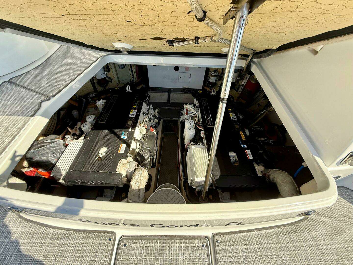 2008 Formula 37 Performance Cruiser - Image 23