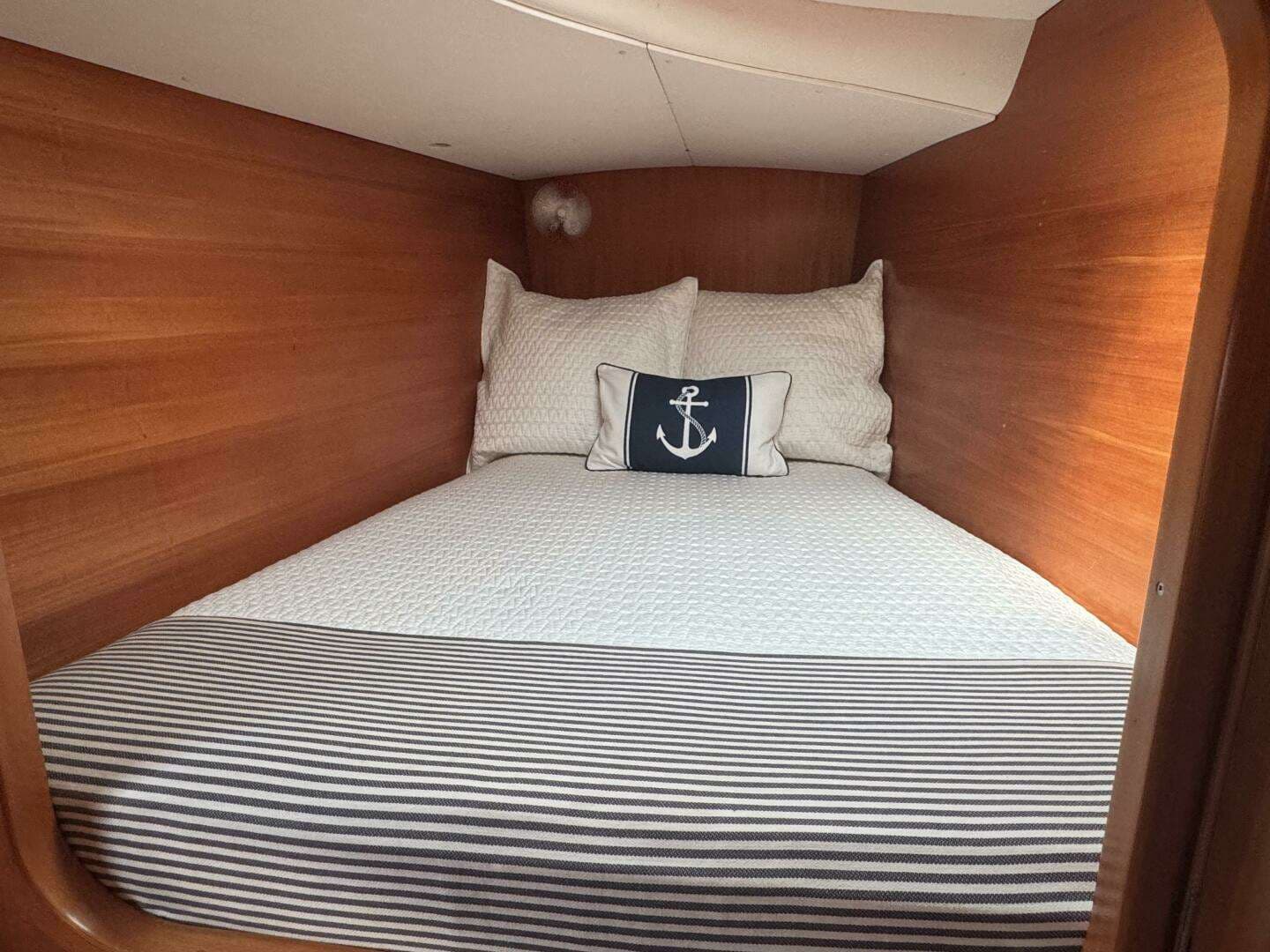 2000 Lagoon 380 - Image 28