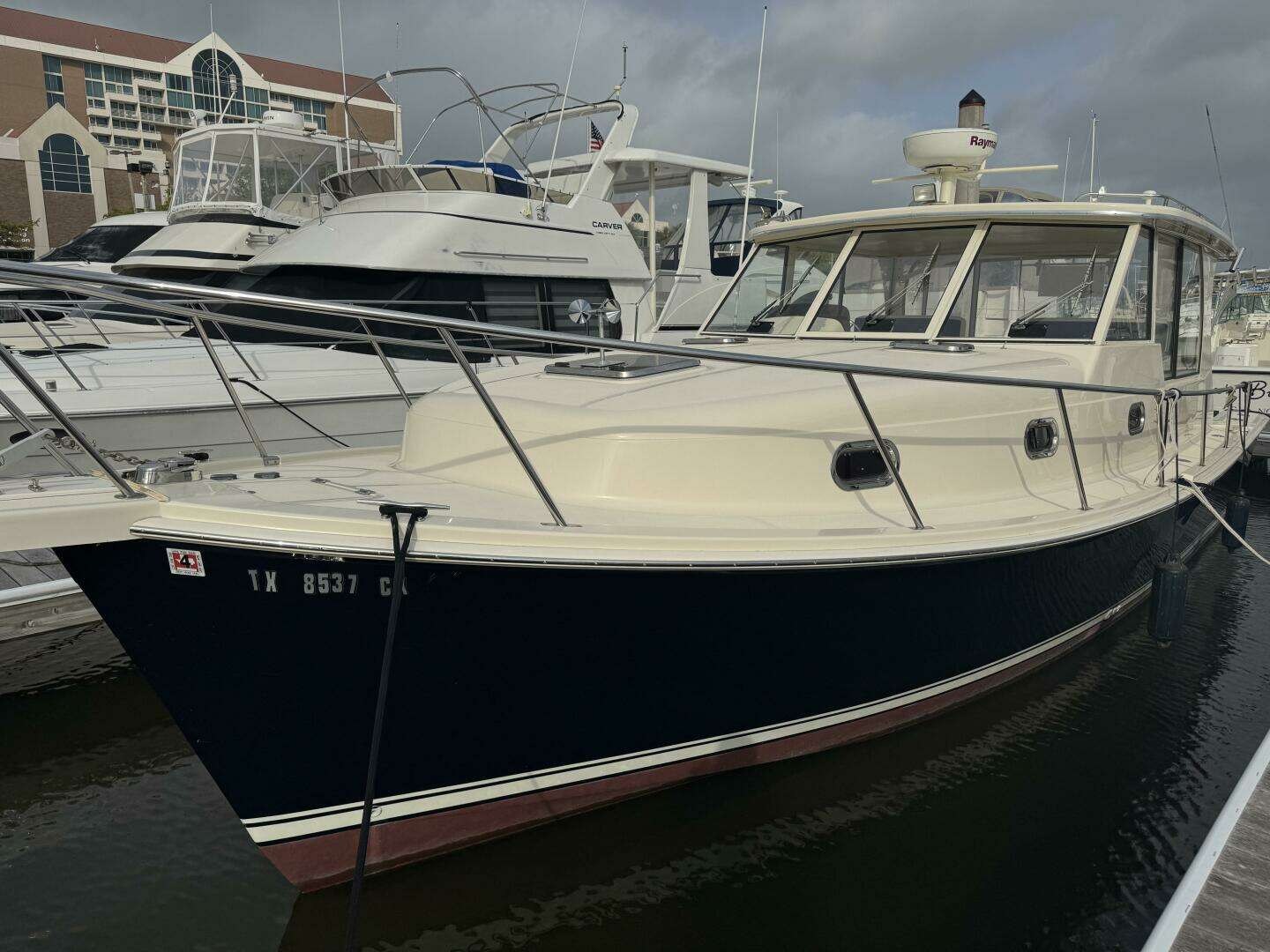 2008 Mainship 34 Pilot Hardtop - Image 6