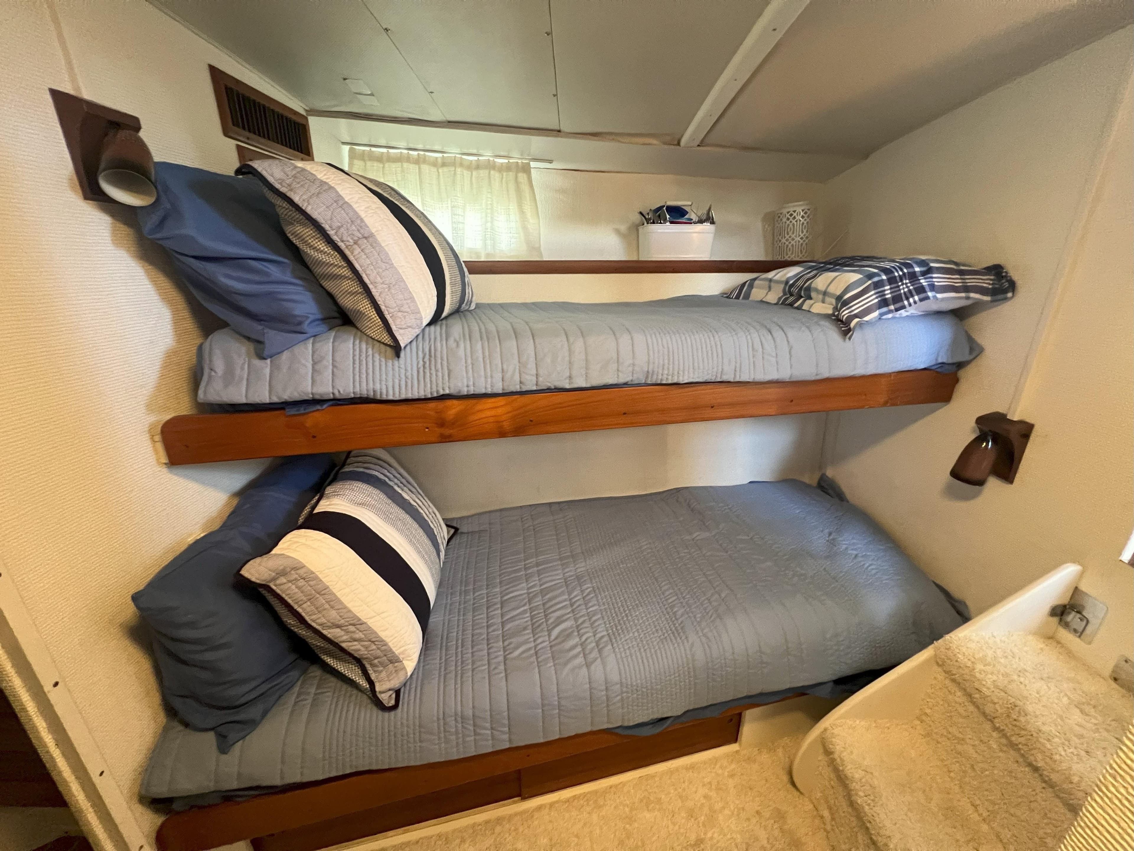 1978 Chris-Craft 410 Commander - 21