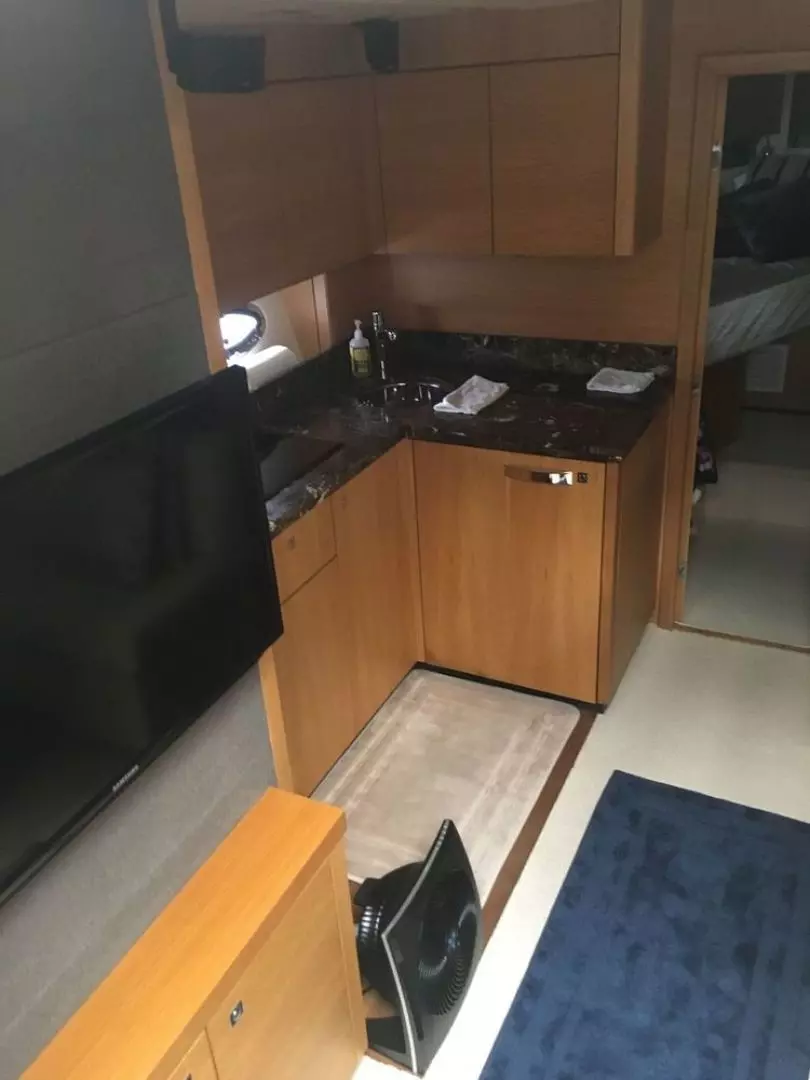 2013 Sunseeker Portofino - Image 12