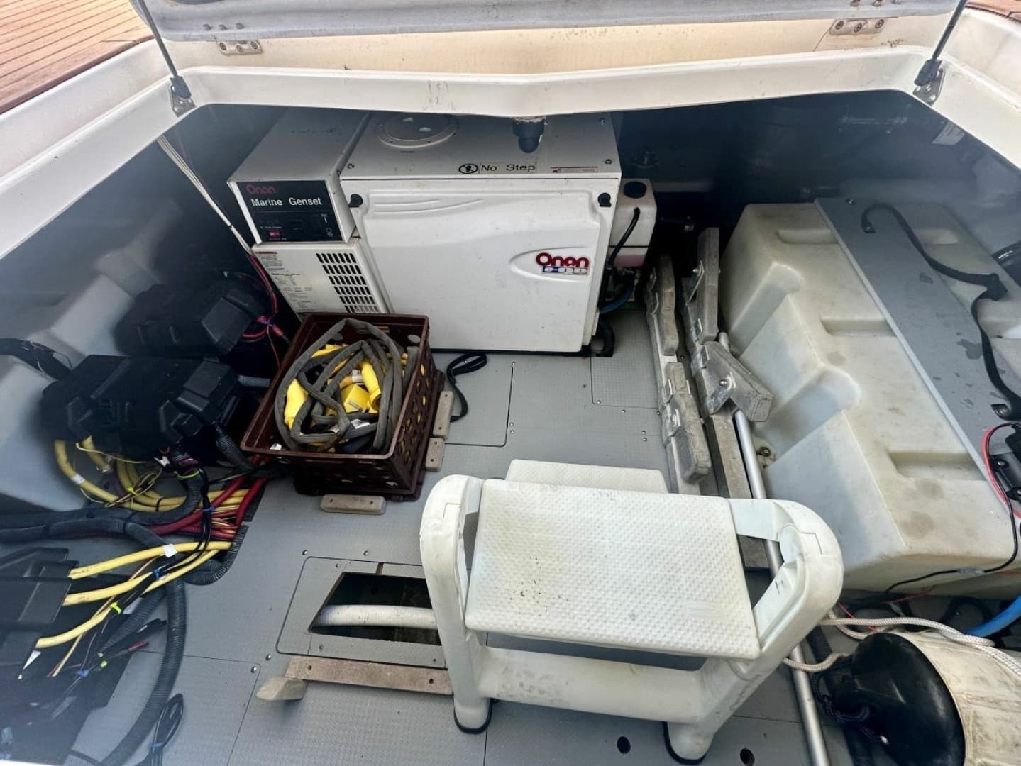 2007 Meridian 391 Motor Yacht - Image 18