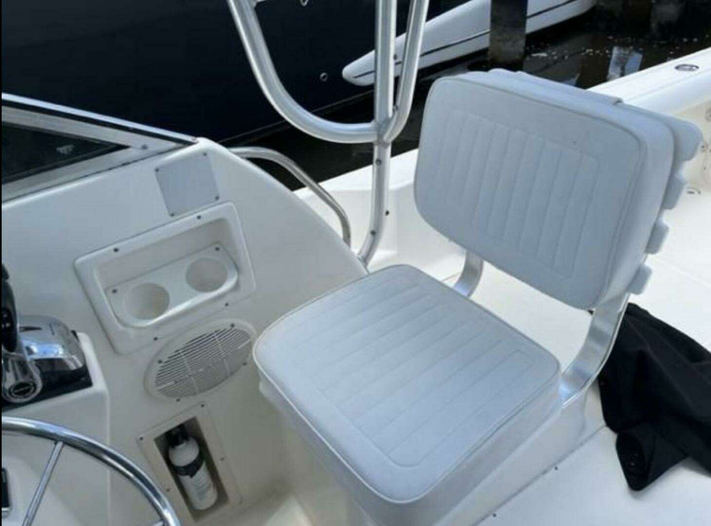 1995 Pursuit 2470 - Image 11