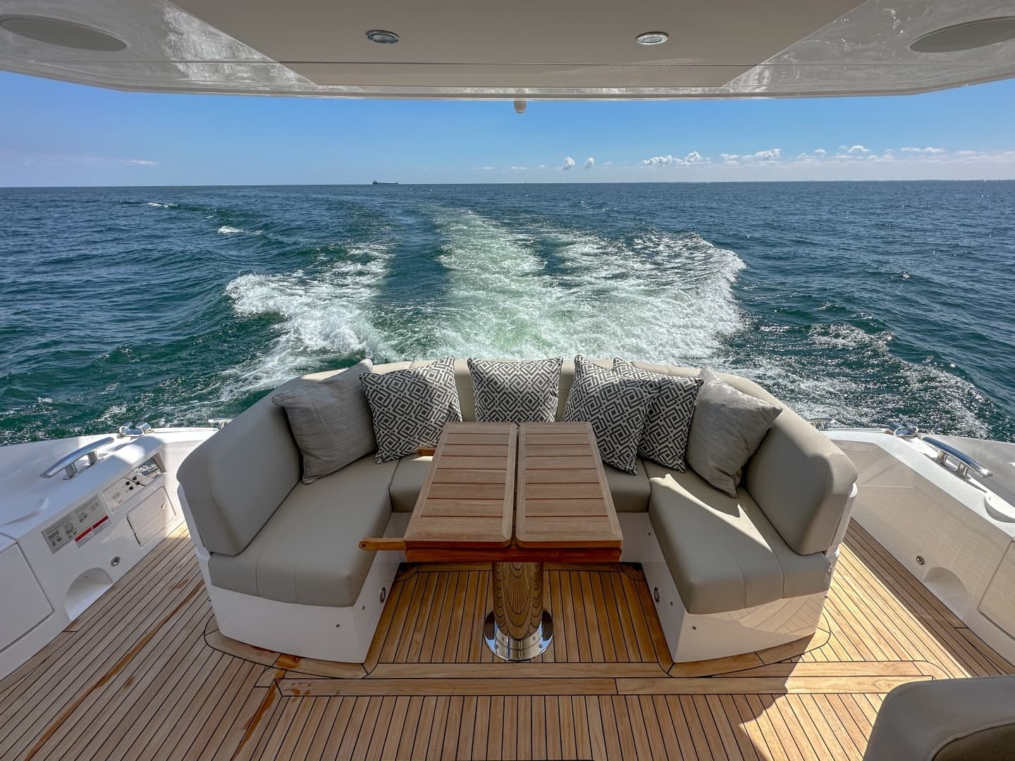 2024 Sunseeker 55 Manhattan - Image 38