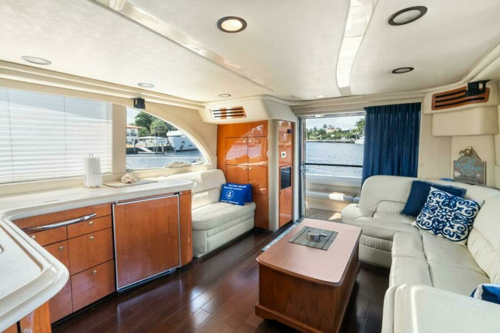 2001 Sea Ray 540 Cockpit Motor Yacht - Image 22