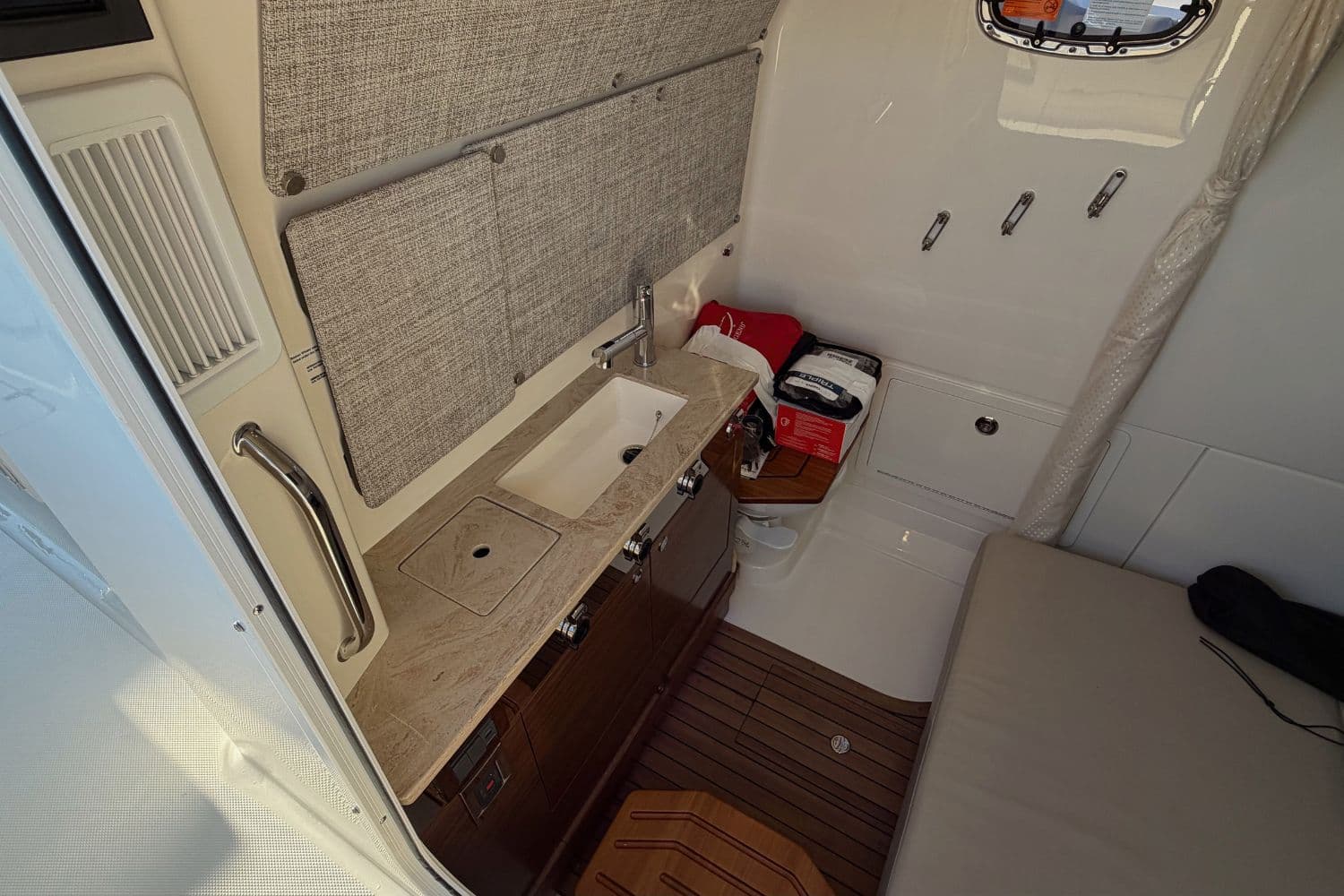2026 Boston Whaler 360 Outrage - 40