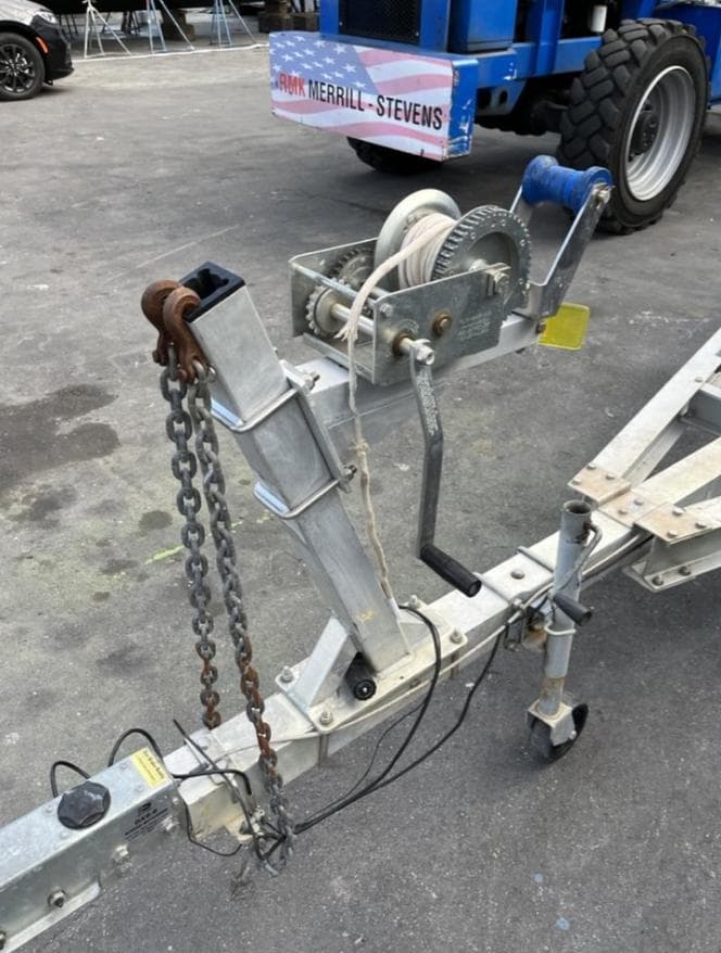 Trailer hitch and winch system for 2021 Corsair 880 Sport boat.