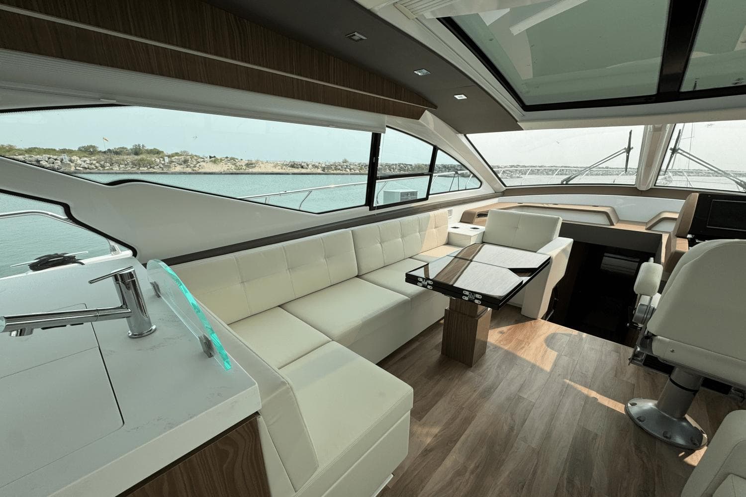 2025 Cruisers Yachts 60 Cantius - 18