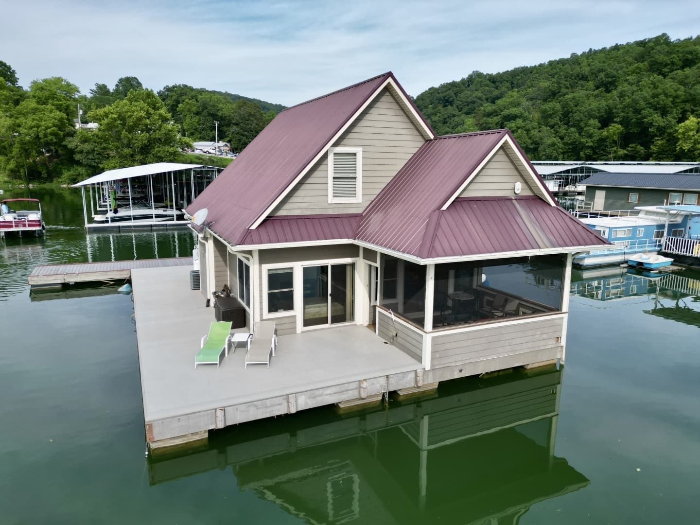 2010 Custom Floating Cabin - Approx 1340sqft - Image 5