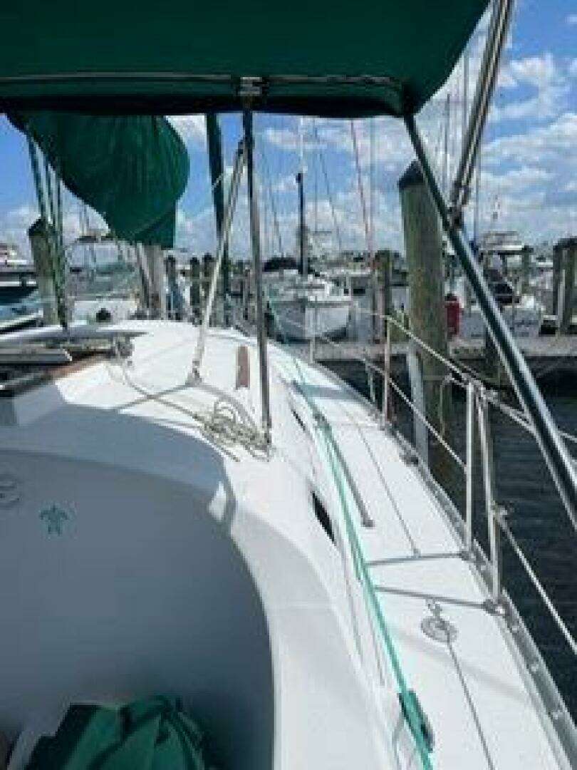 2000 Beneteau Oceanis 311 - Image 15