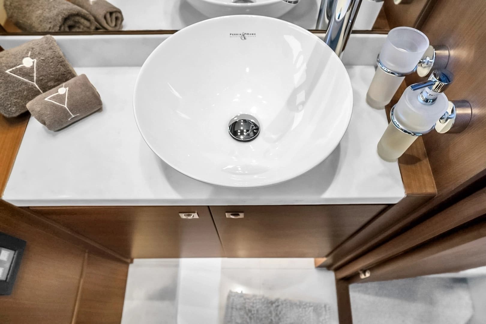 2016 Princess V58 - Image 40