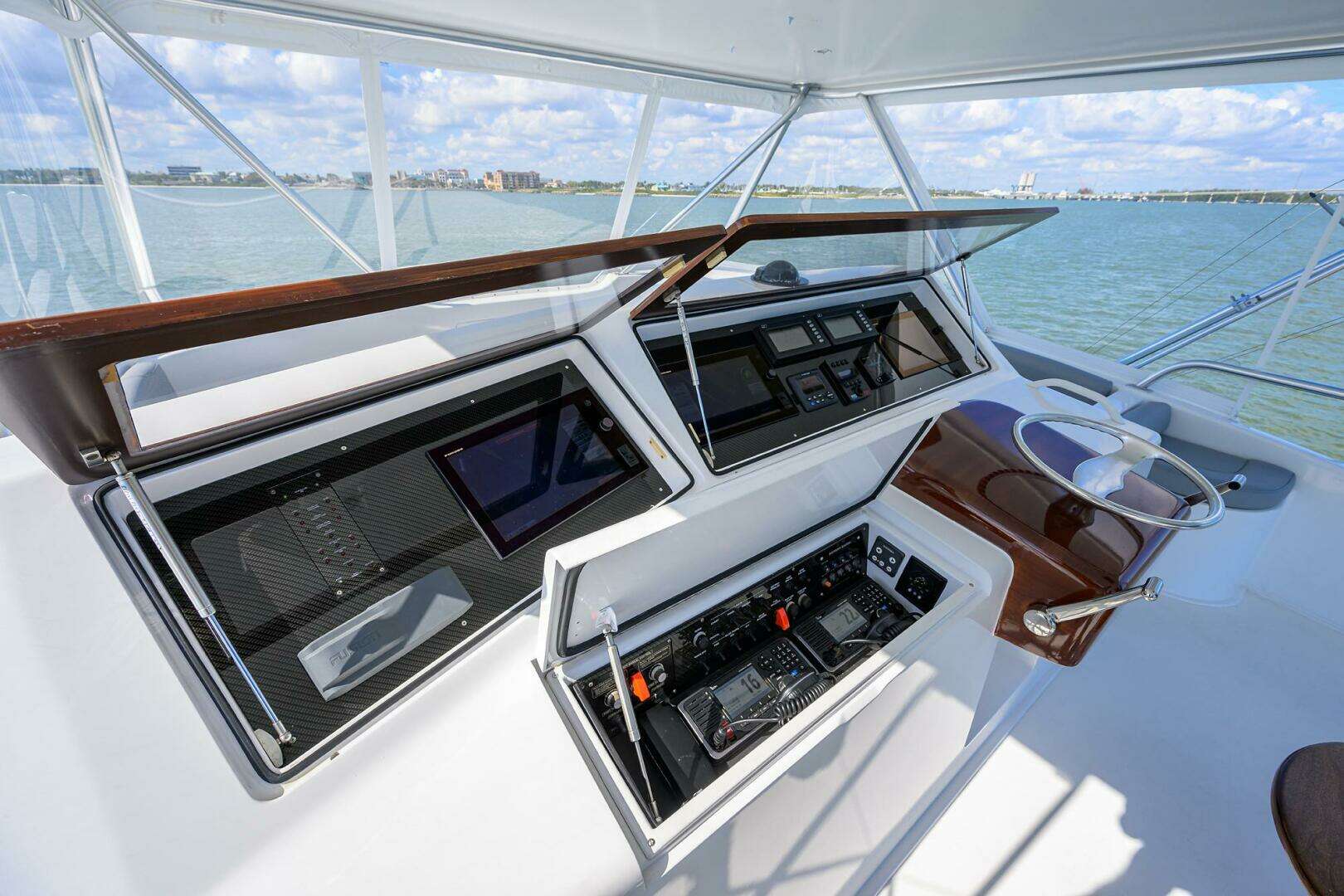 2001 Viking 61 Convertible - Image 21