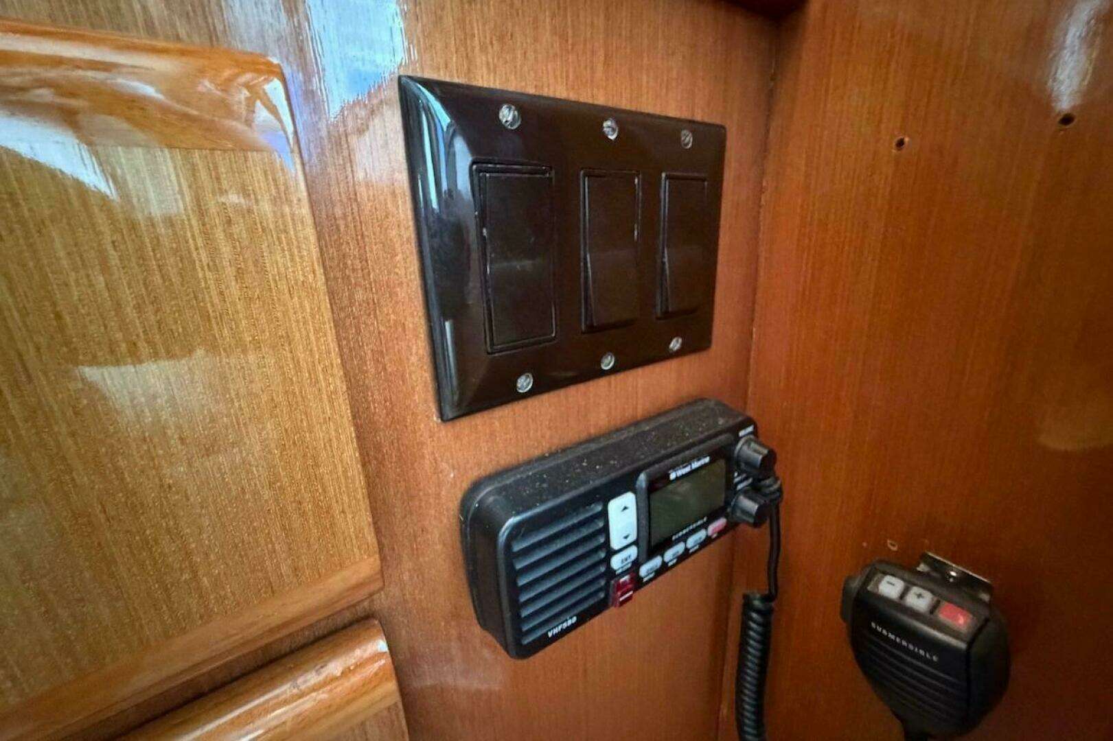 1999 Viking 58 Convertible - Image 40