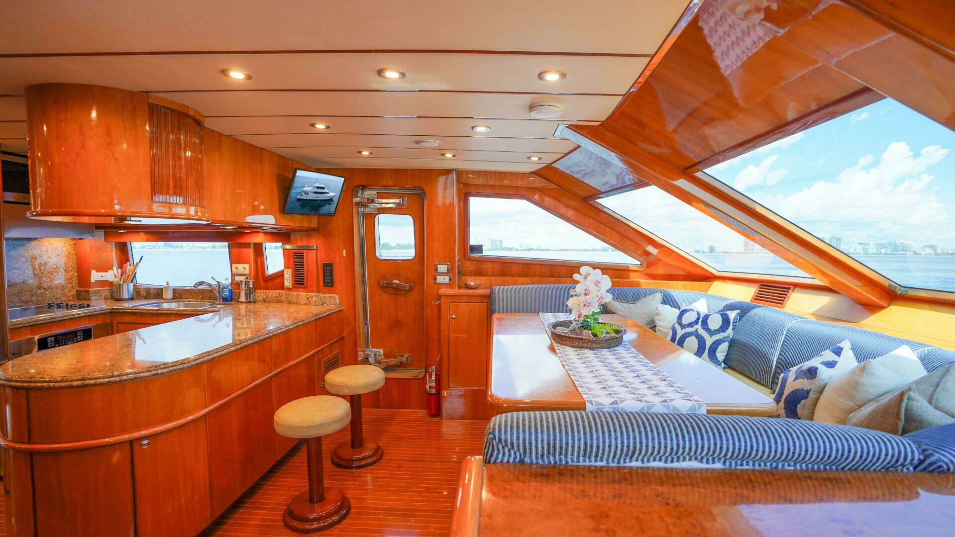 2001 Motor Yacht 82MY - Image 22