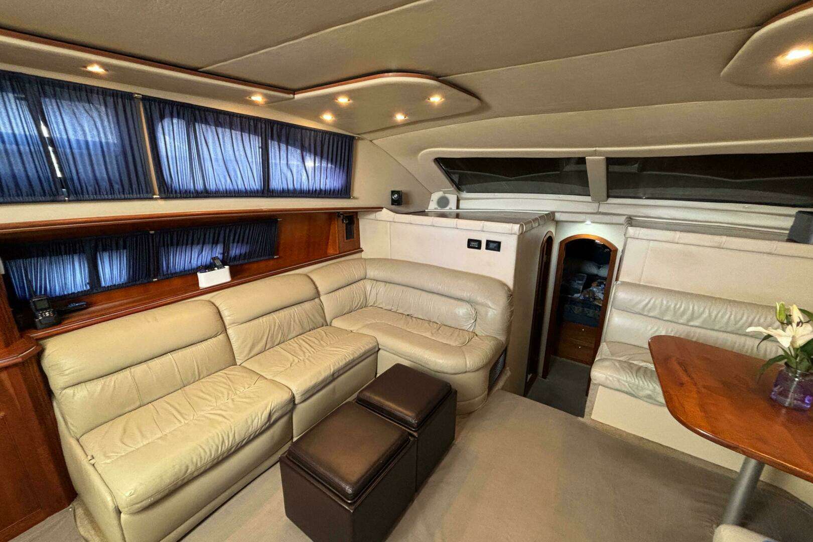2005 Cruisers Yachts 455 Express Motor Yacht - Image 12