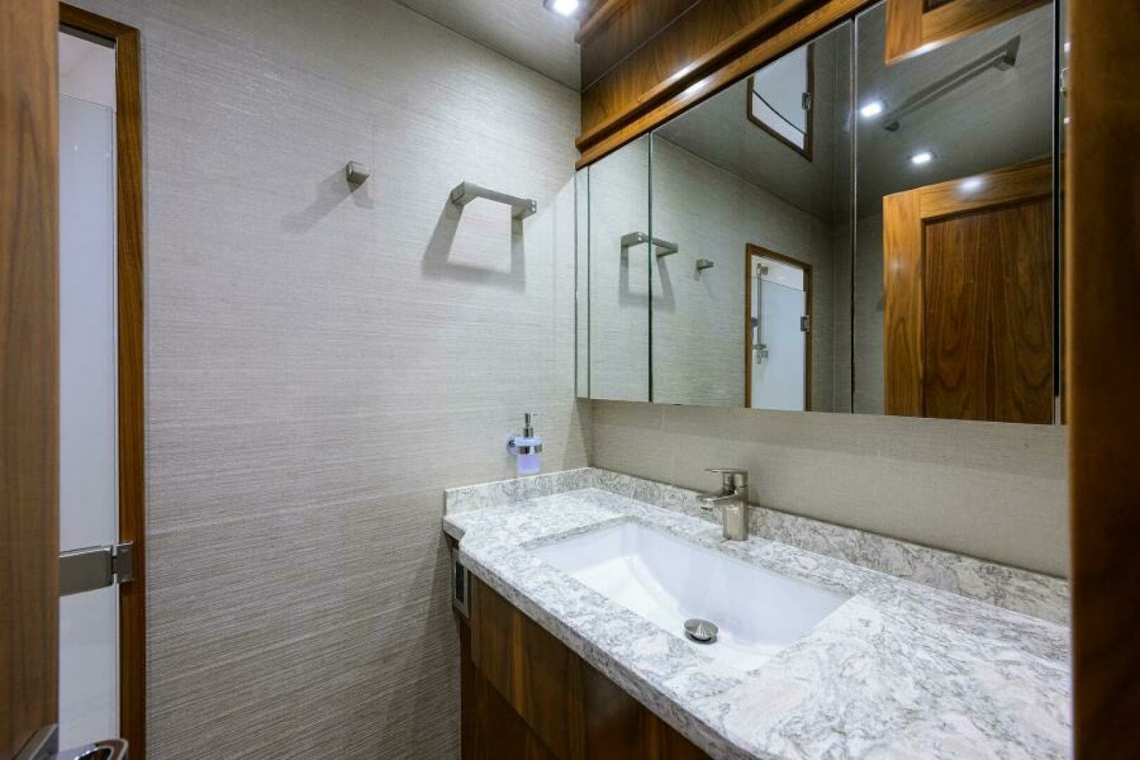 2019 Viking 80 Convertible - Image 19