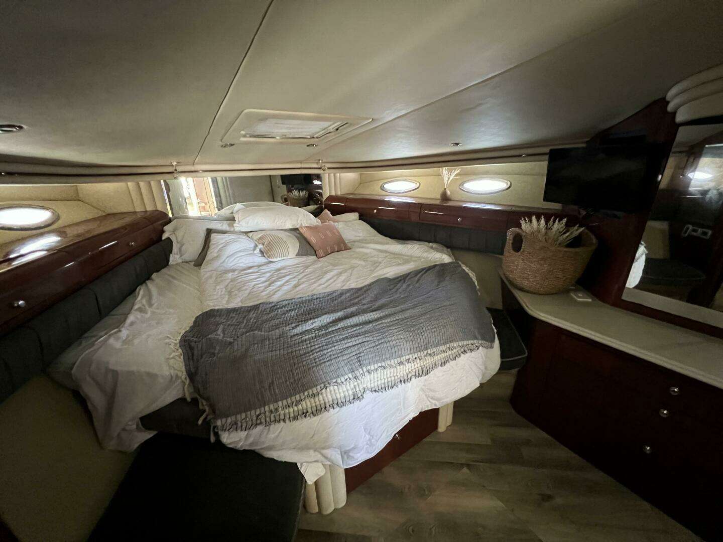 2002 Sea Ray 560 Sedan Cruiser - Image 33