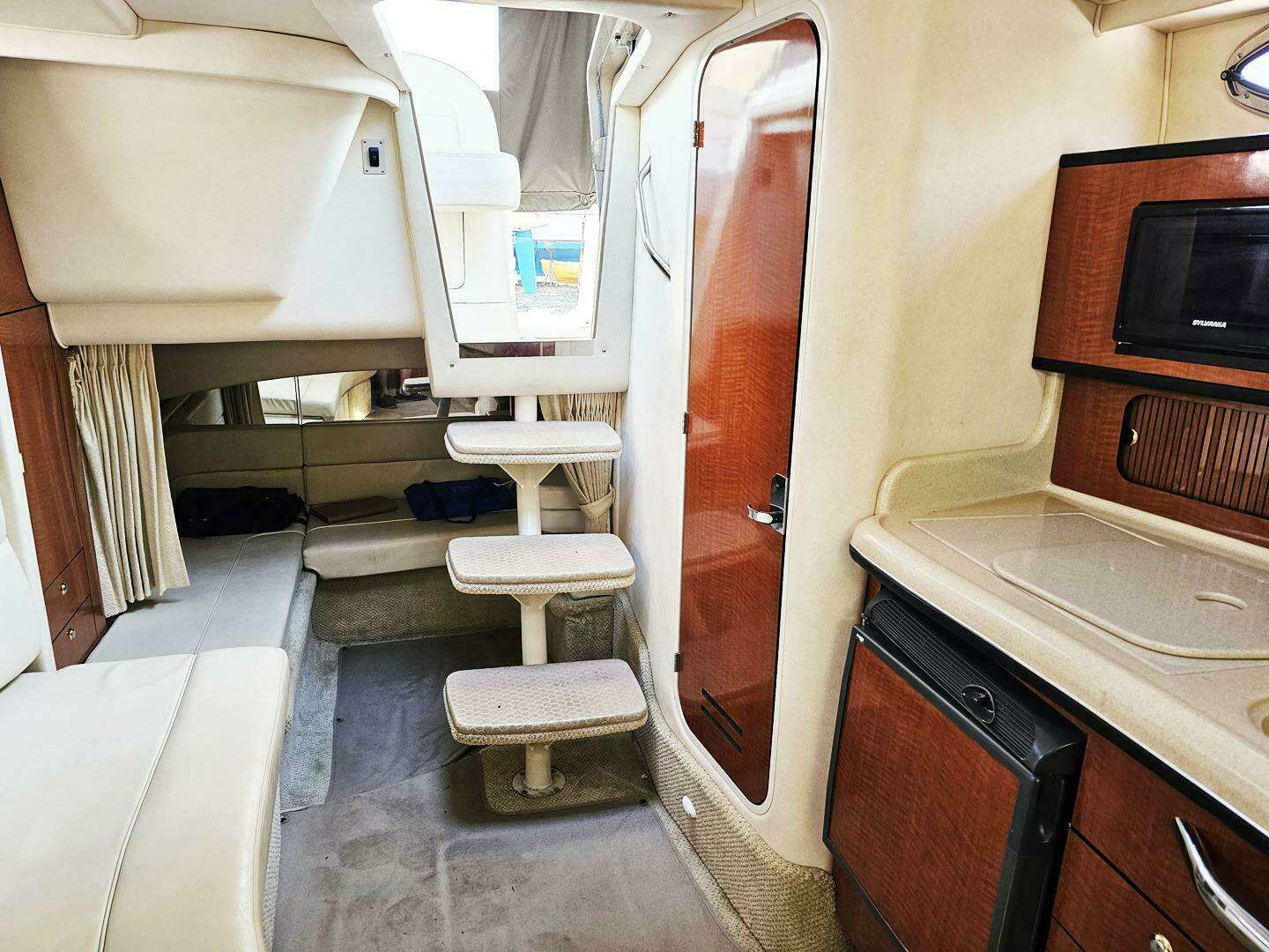 2004 Sea Ray 300 Sundancer - Image 11