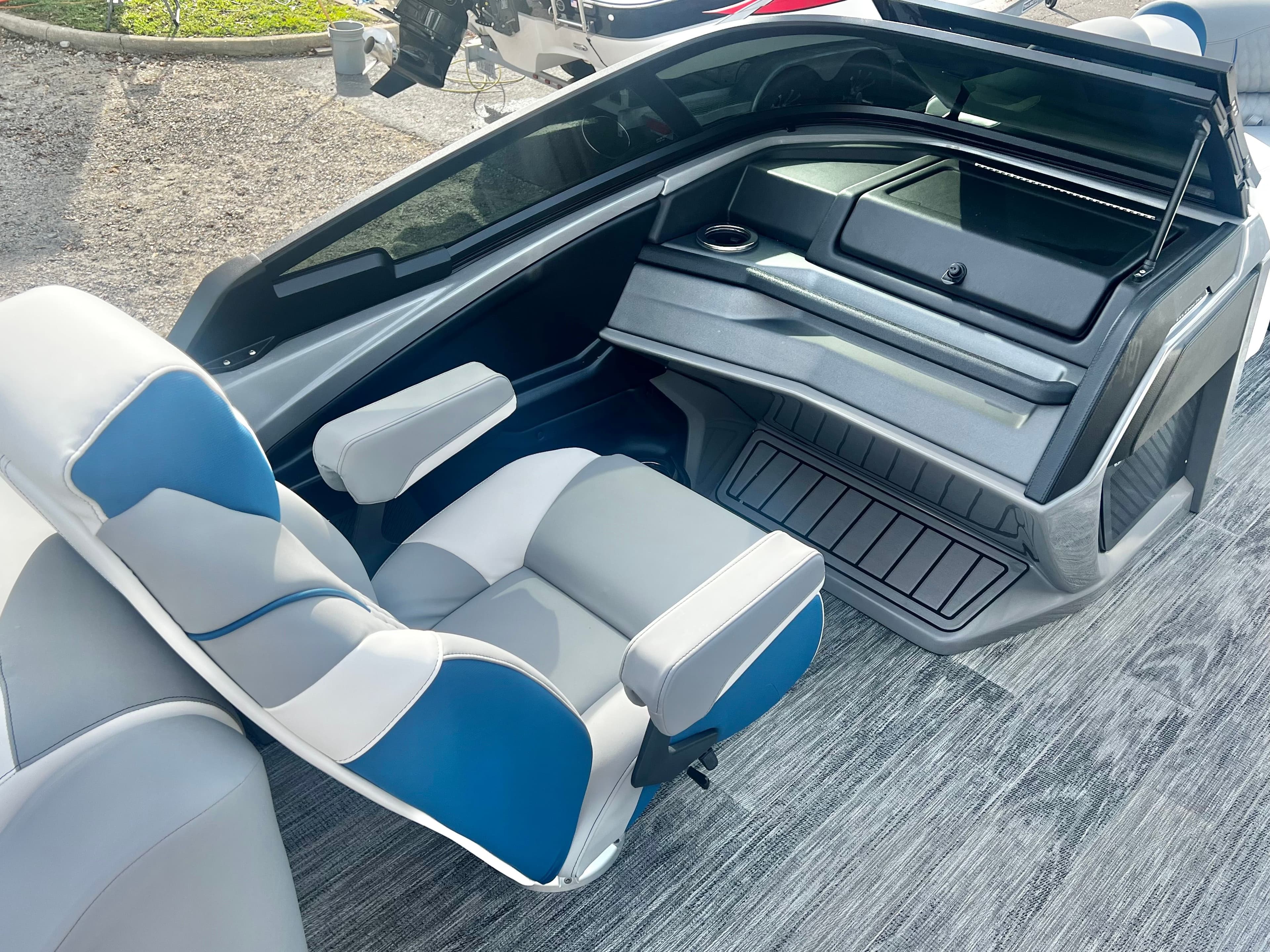 2026 Avalon Catalina 25' Quad Lounge Windshield Triple-Toon - IN STOCK - 21
