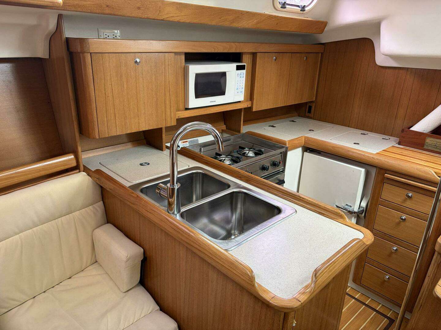 2004 Catalina 350 - Image 29
